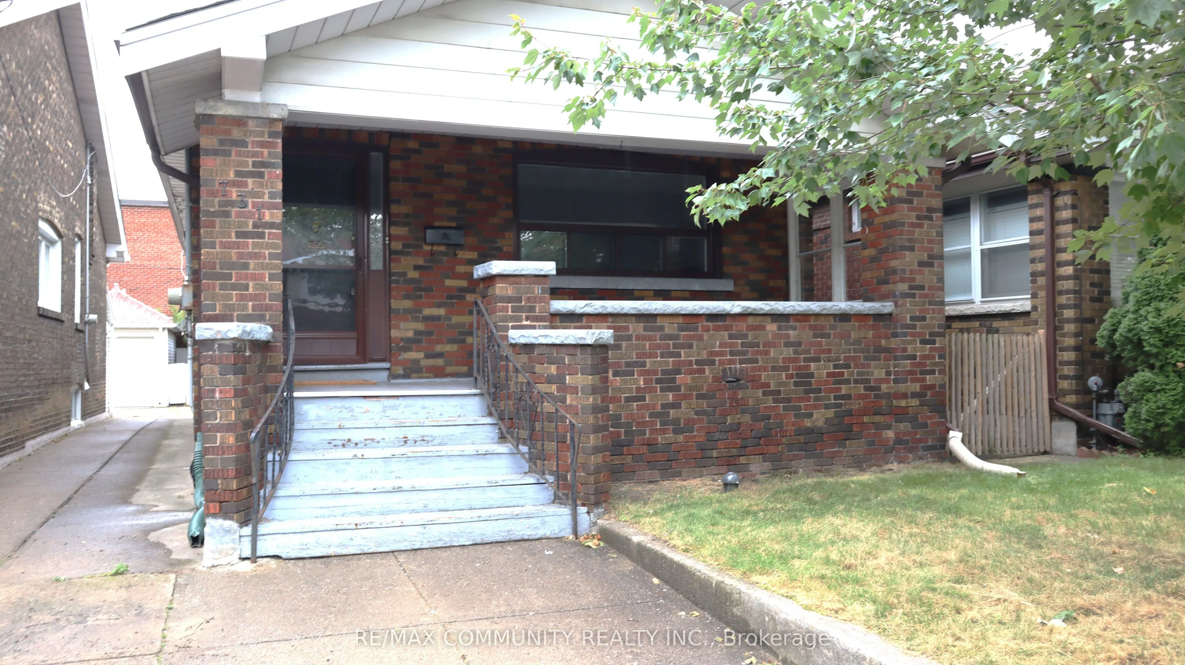 731 Coxwell Avenue, #Main Fl