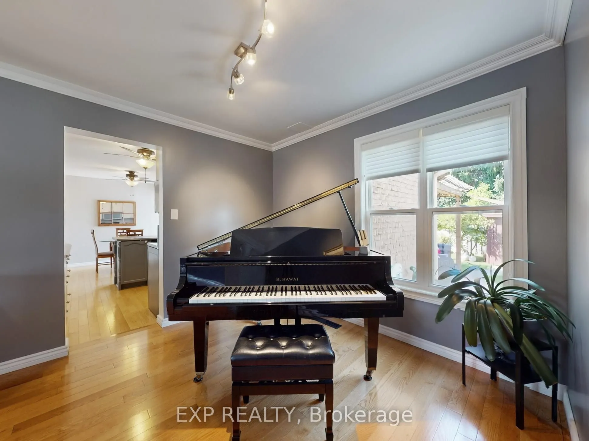 21 Lyndale Crescent