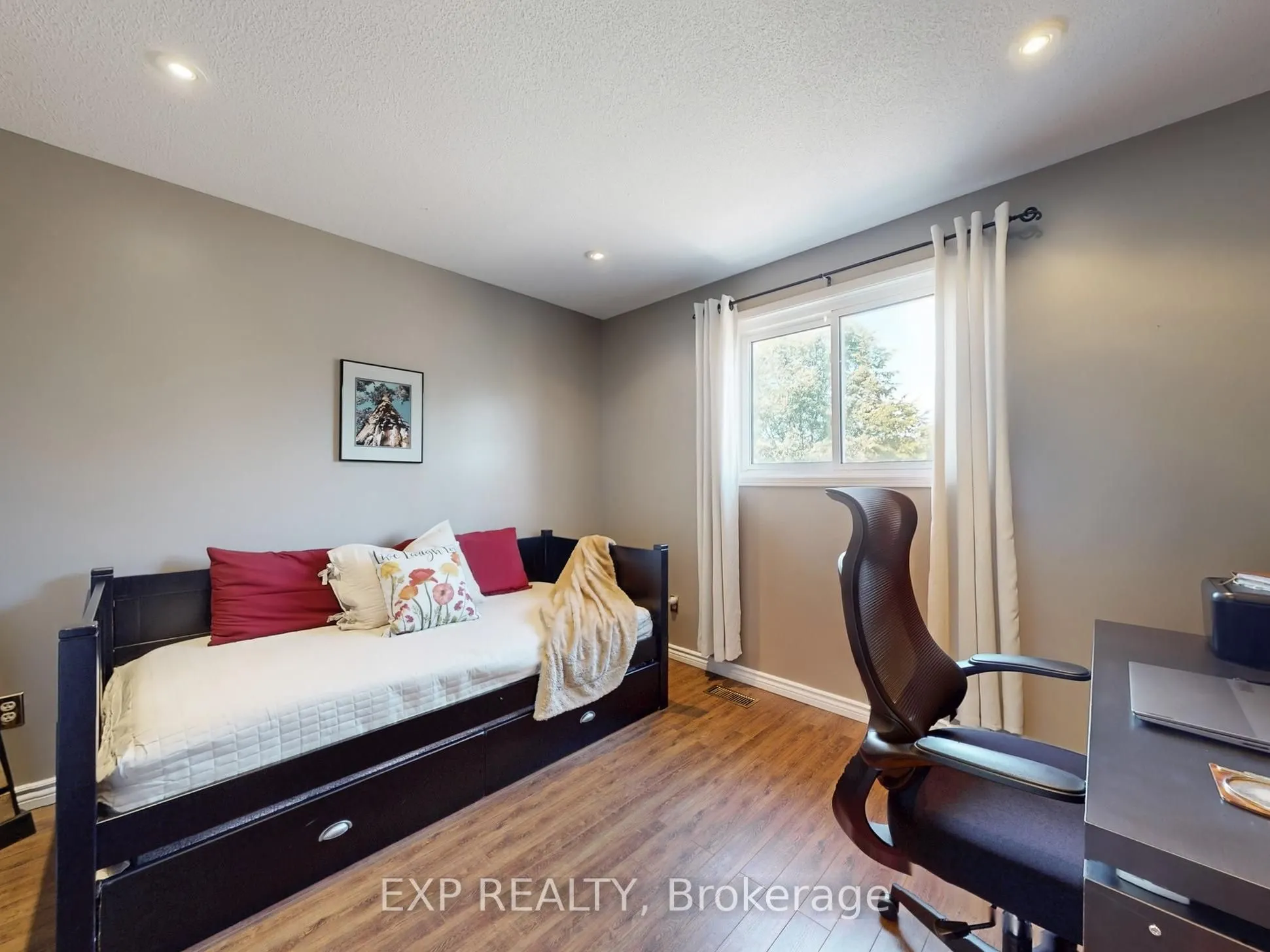 21 Lyndale Crescent