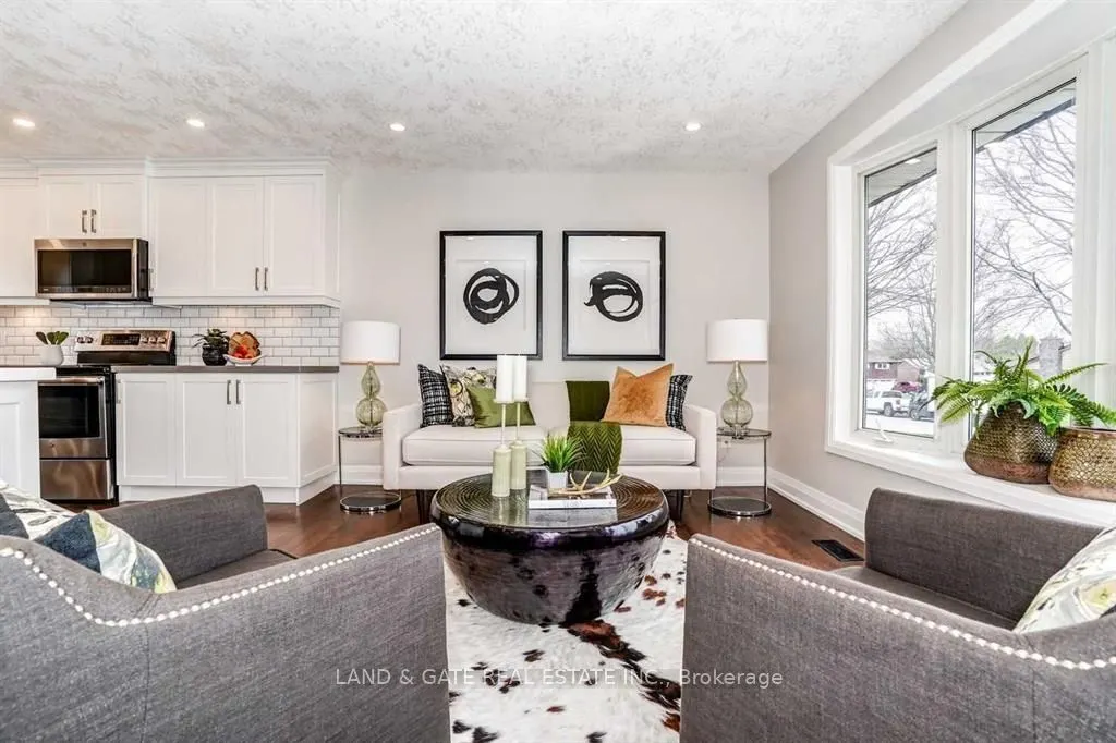 860 Carnation Court, #UPPER