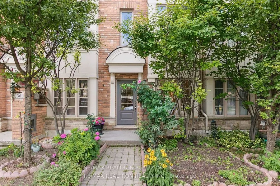 38 Lily Cup Avenue