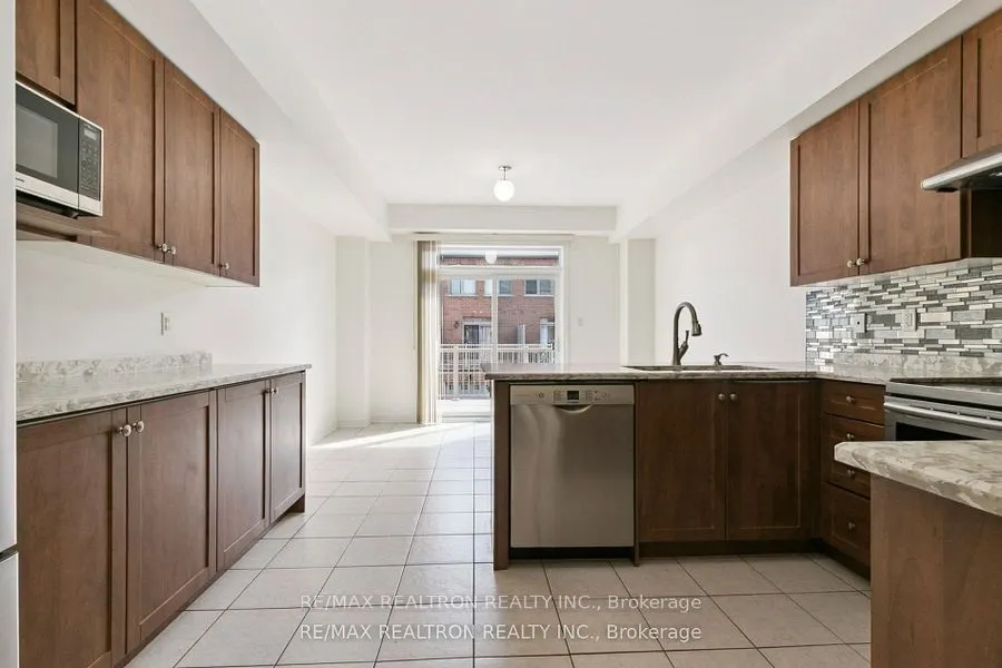 38 Lily Cup Avenue