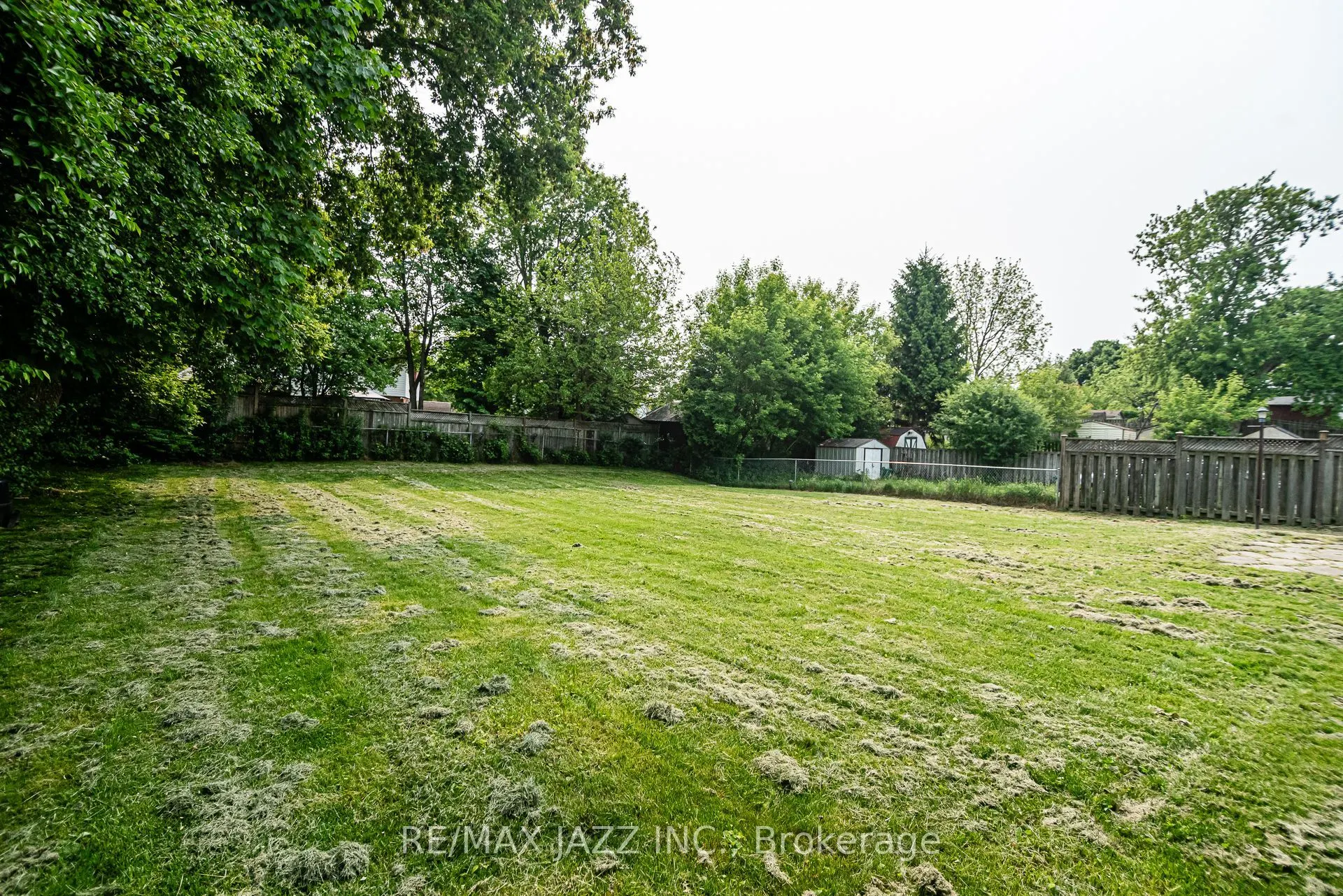 355 Oshawa Boulevard N