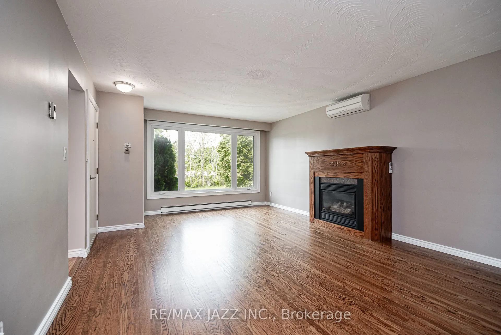 355 Oshawa Boulevard N