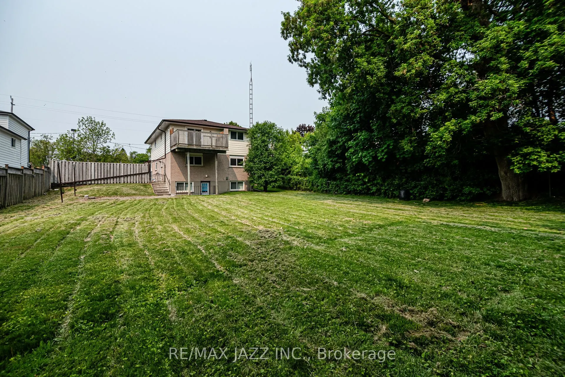 355 Oshawa Boulevard N
