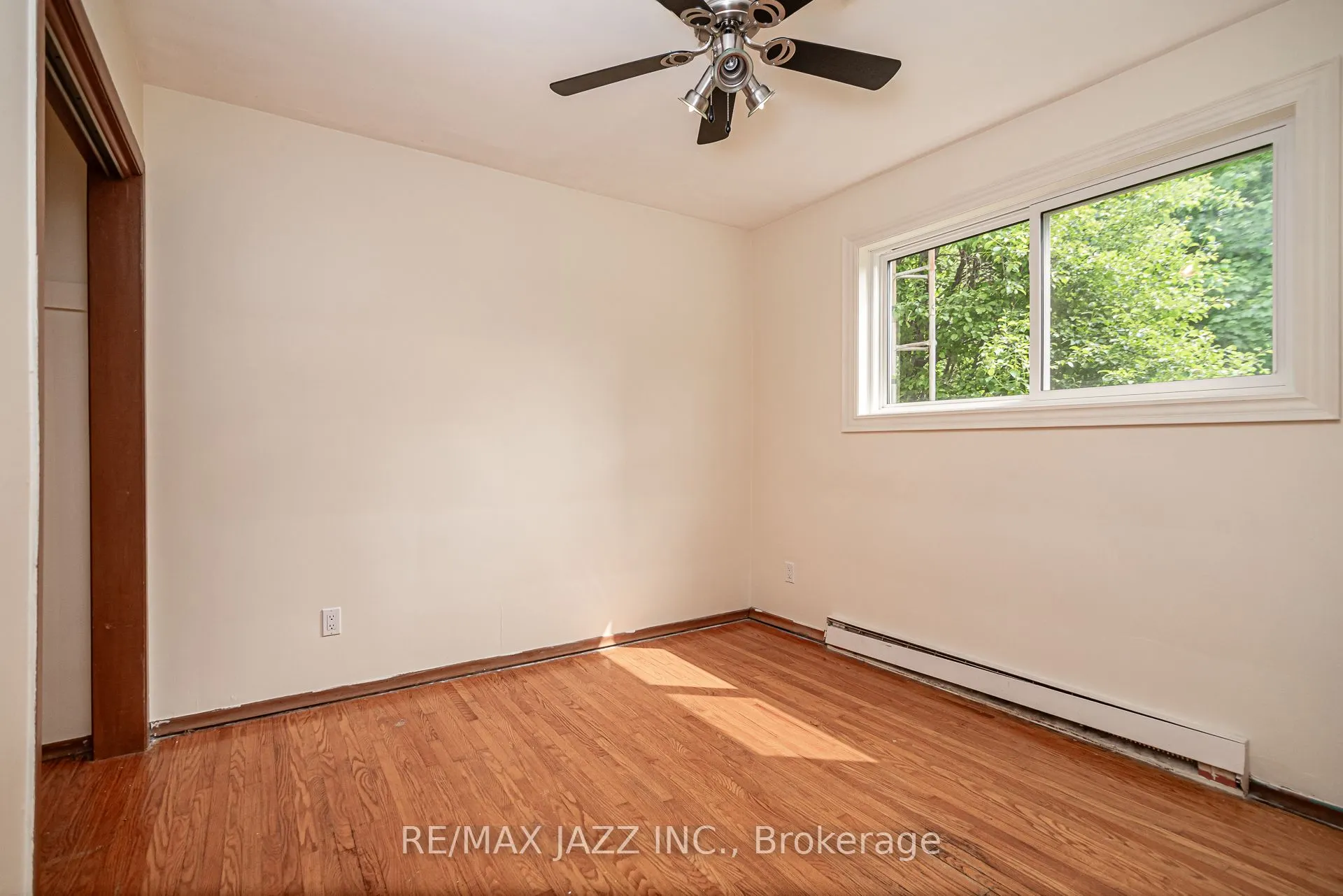 355 Oshawa Boulevard N