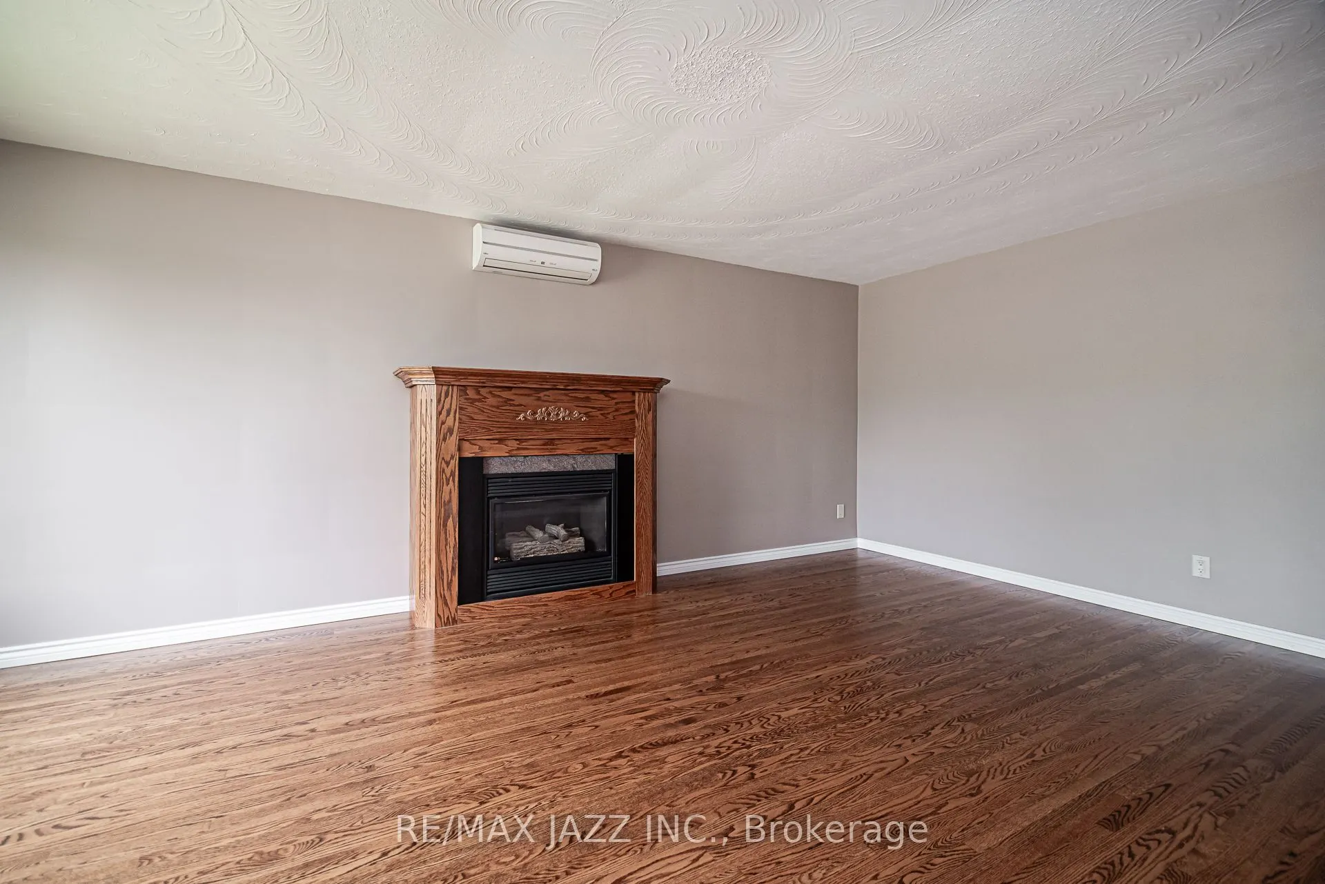 355 Oshawa Boulevard N