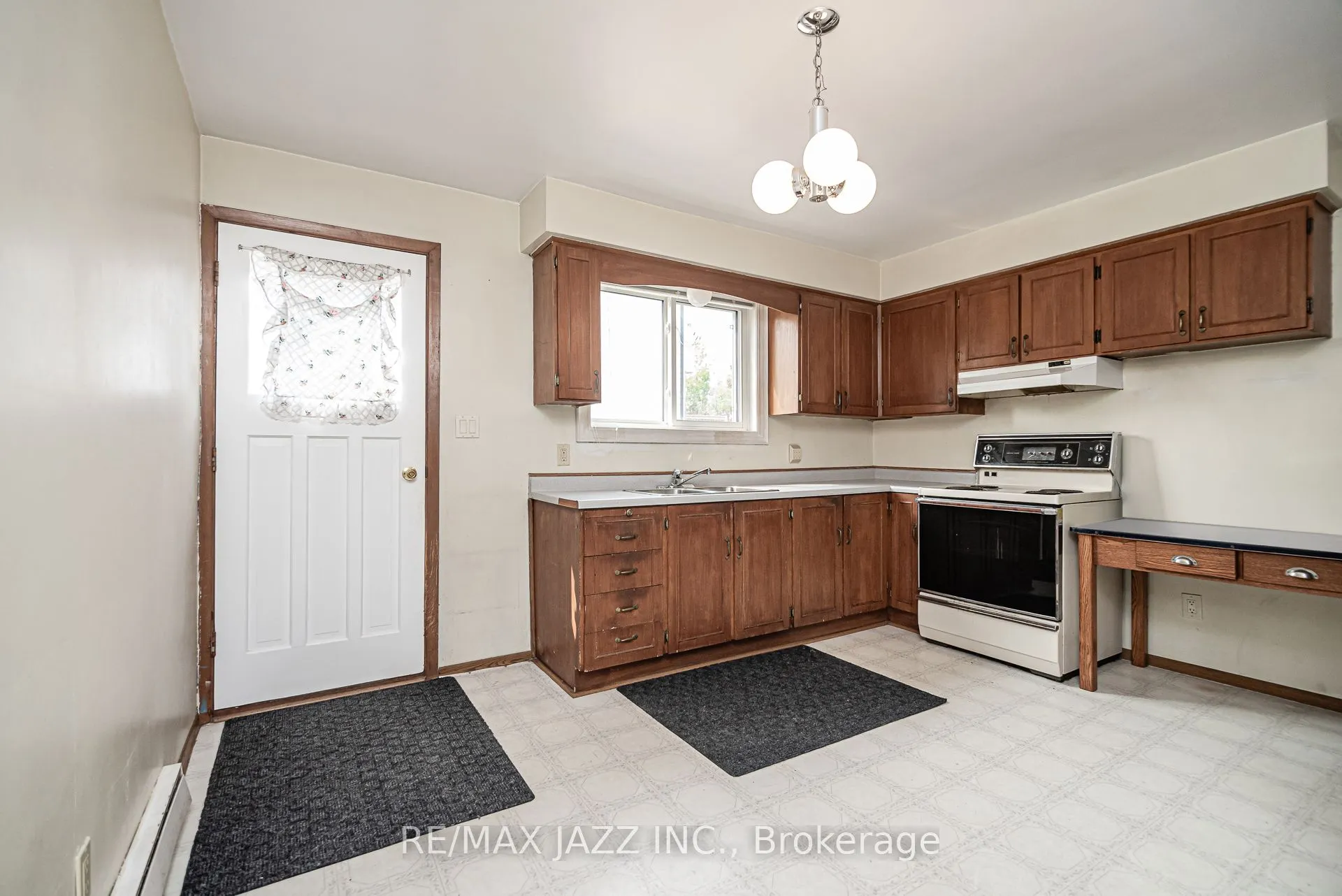 355 Oshawa Boulevard N