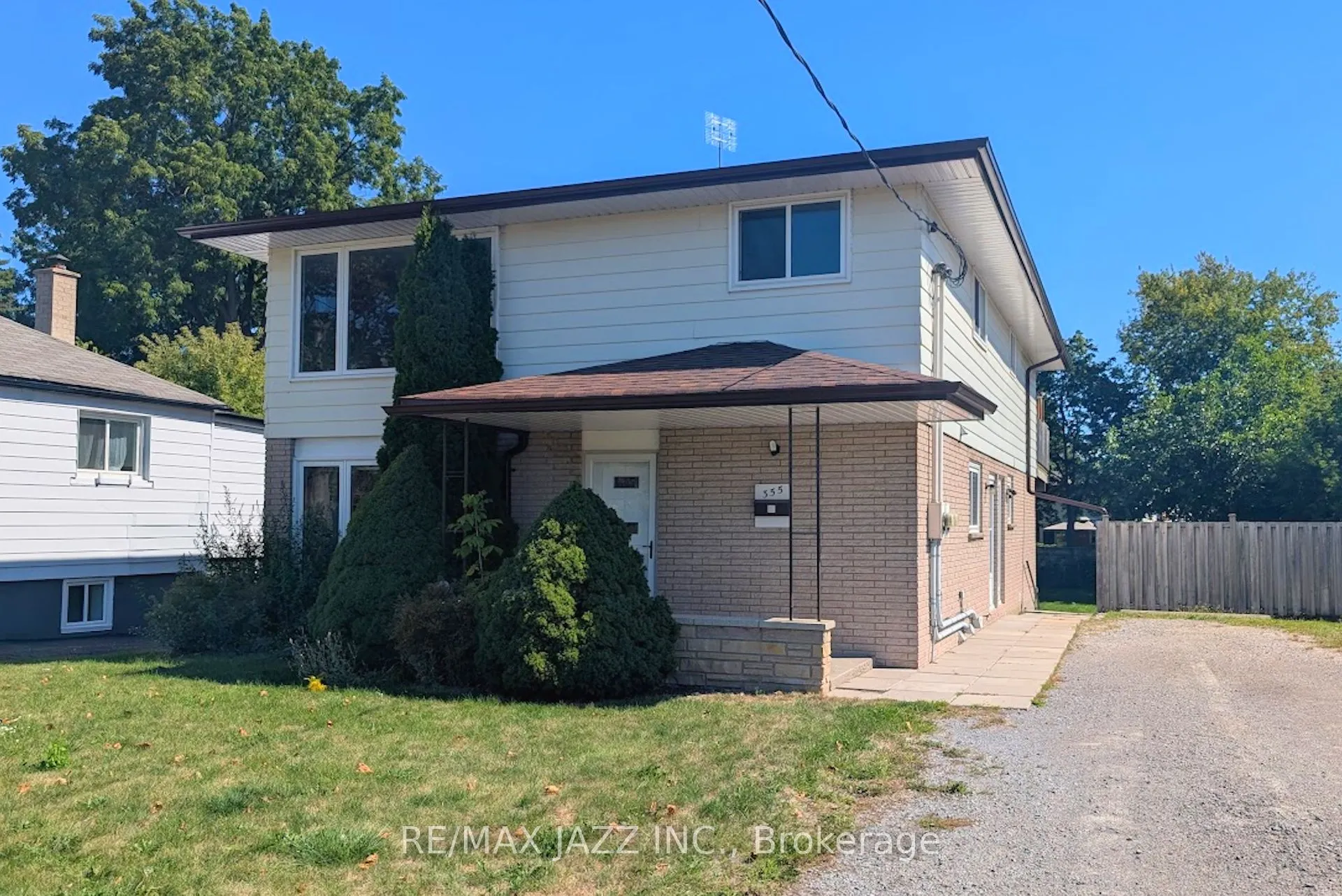 355 Oshawa Boulevard N