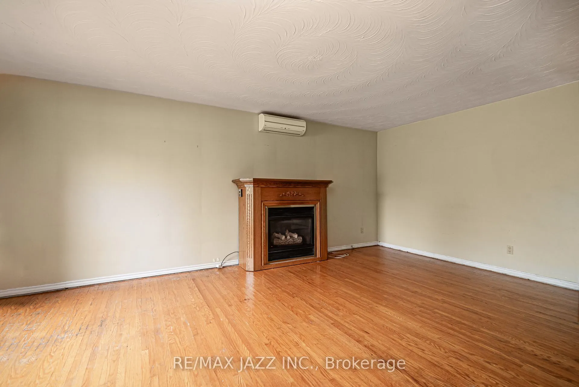 355 Oshawa Boulevard N
