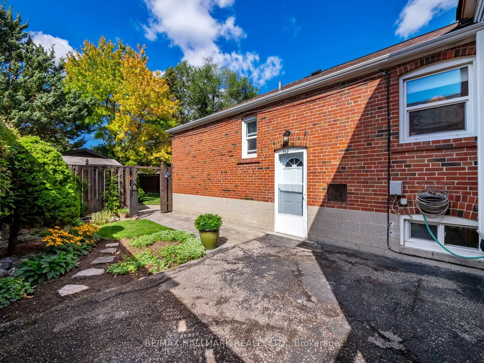 60 Greylawn Crescent