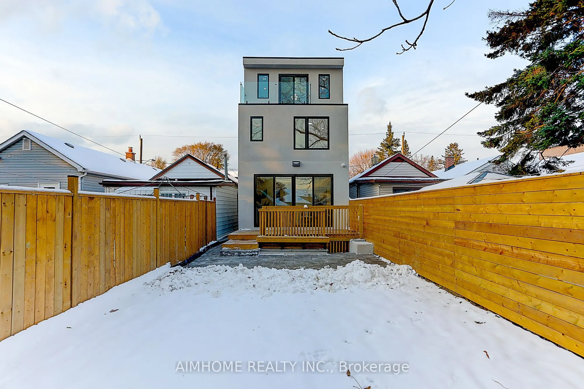 15 Holborne Avenue