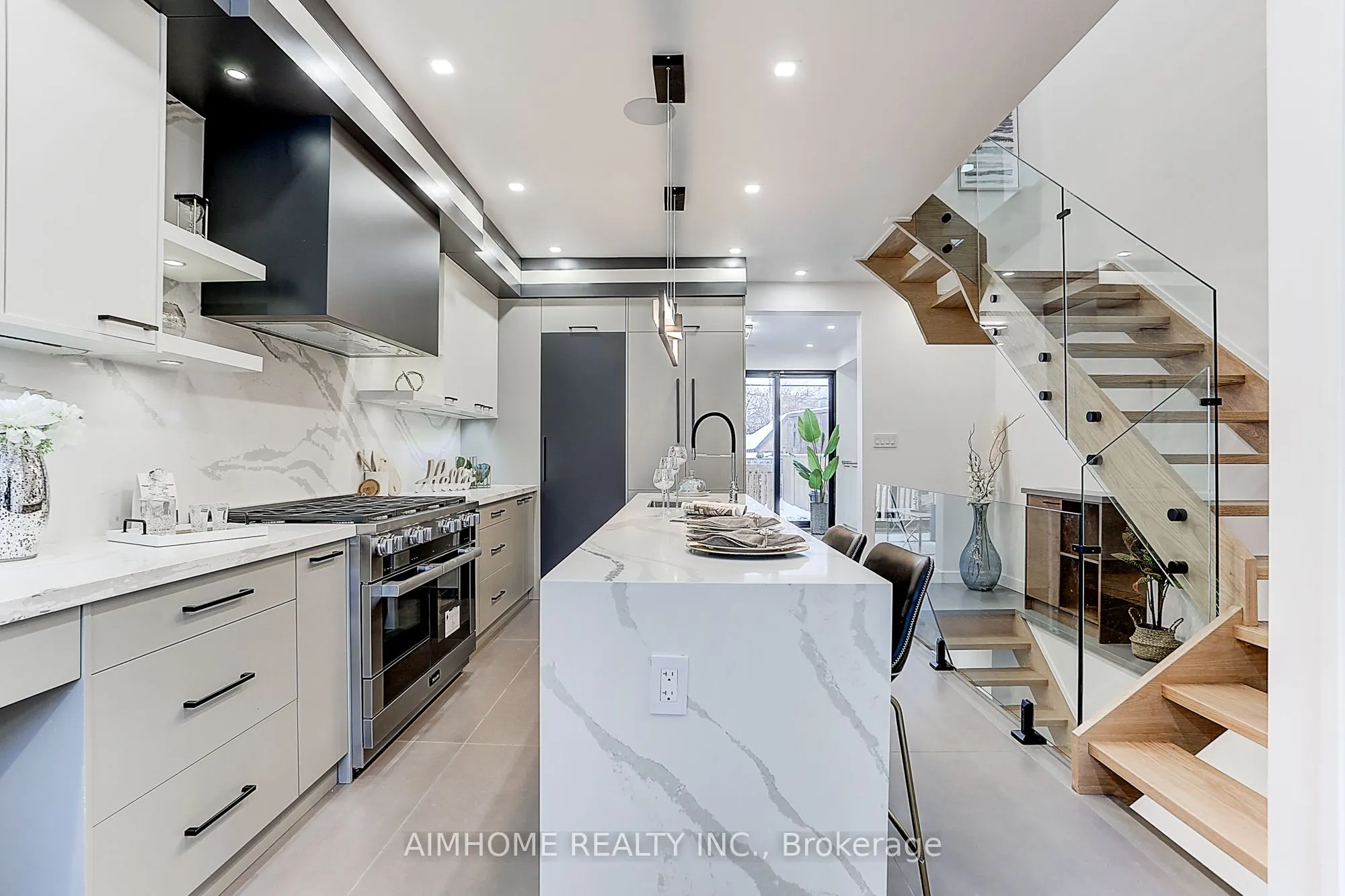 15 Holborne Avenue