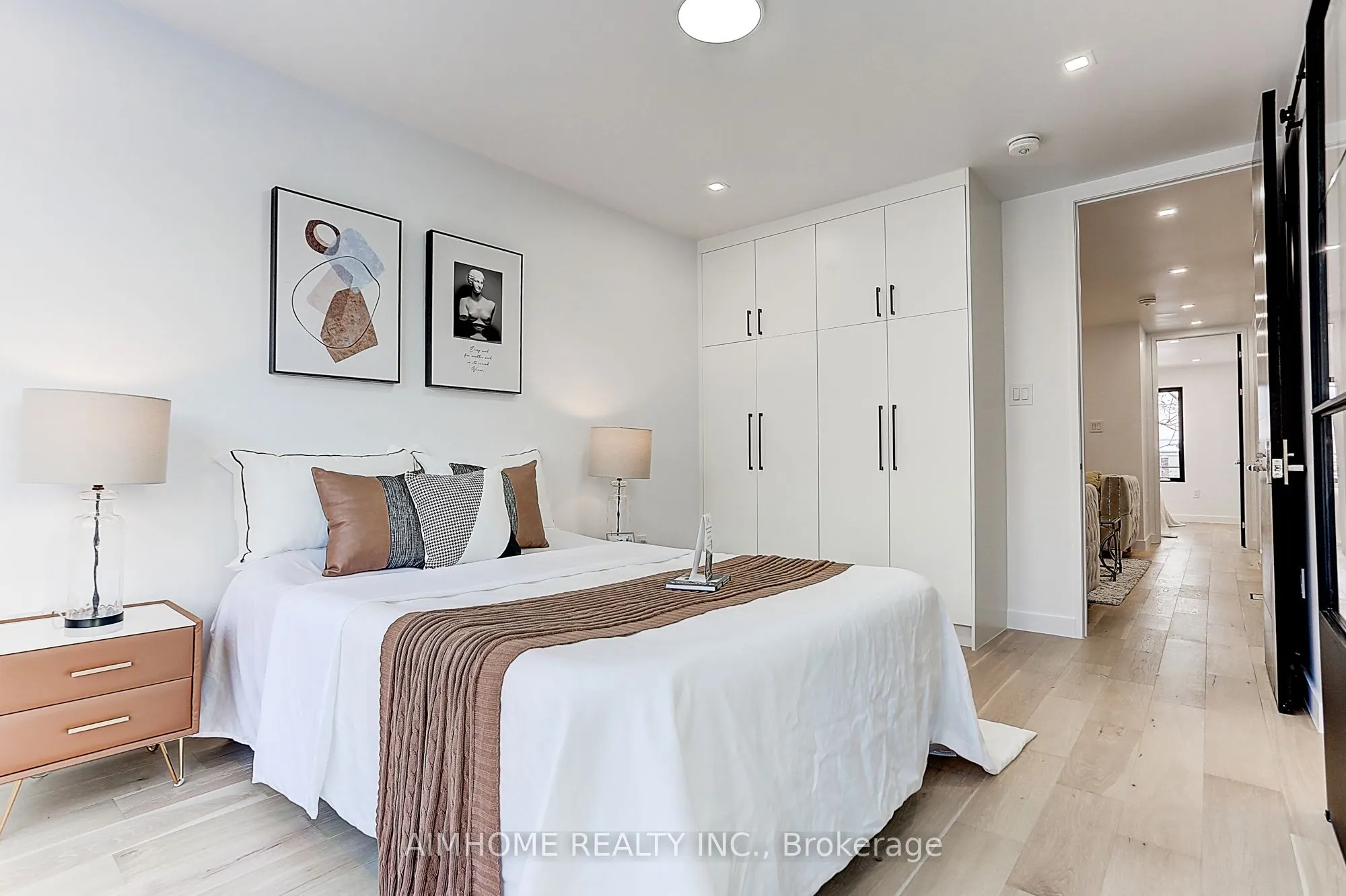 15 Holborne Avenue