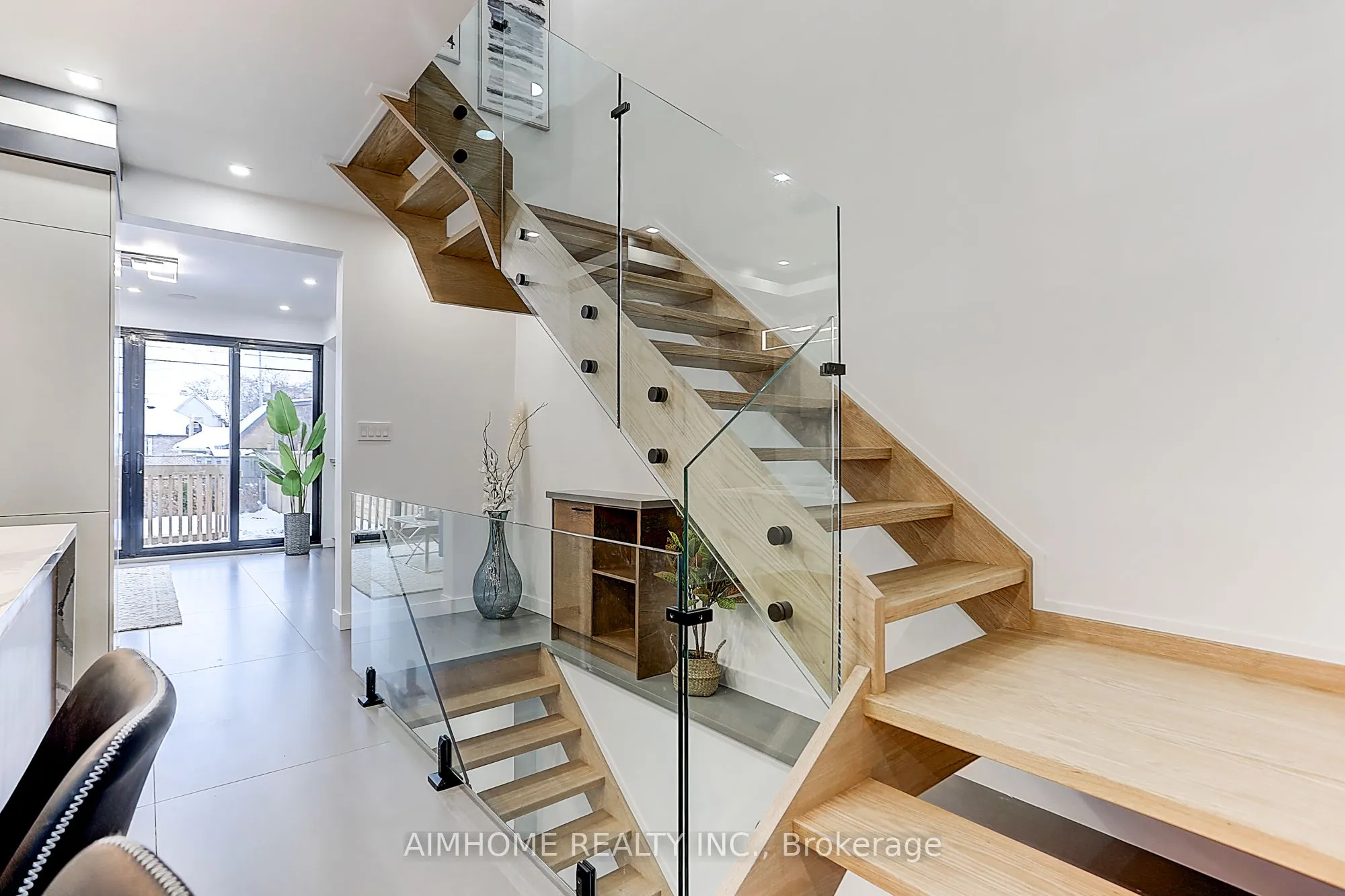 15 Holborne Avenue