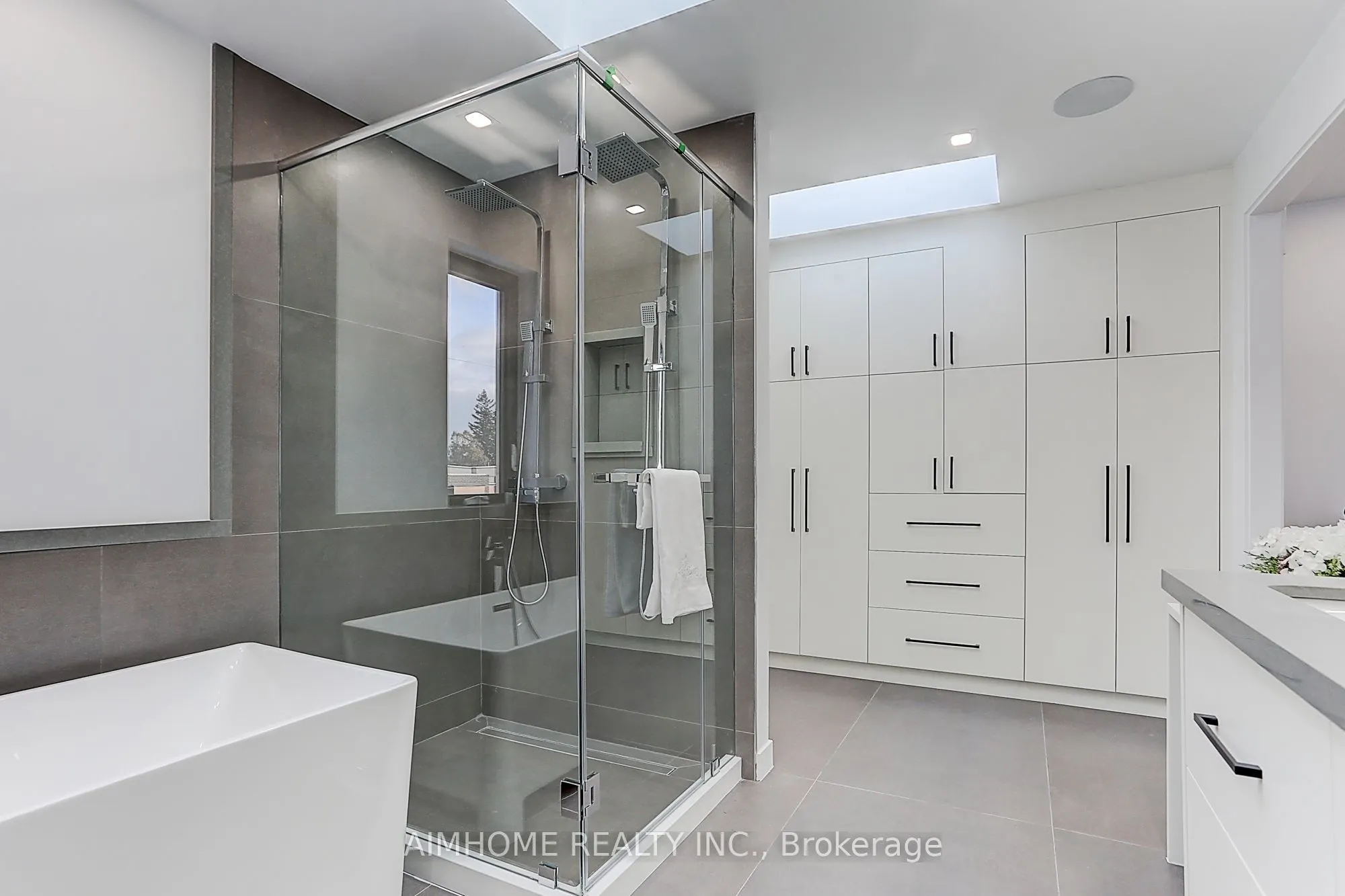 15 Holborne Avenue
