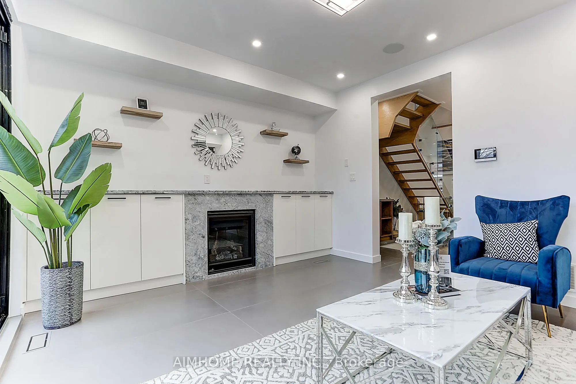 15 Holborne Avenue