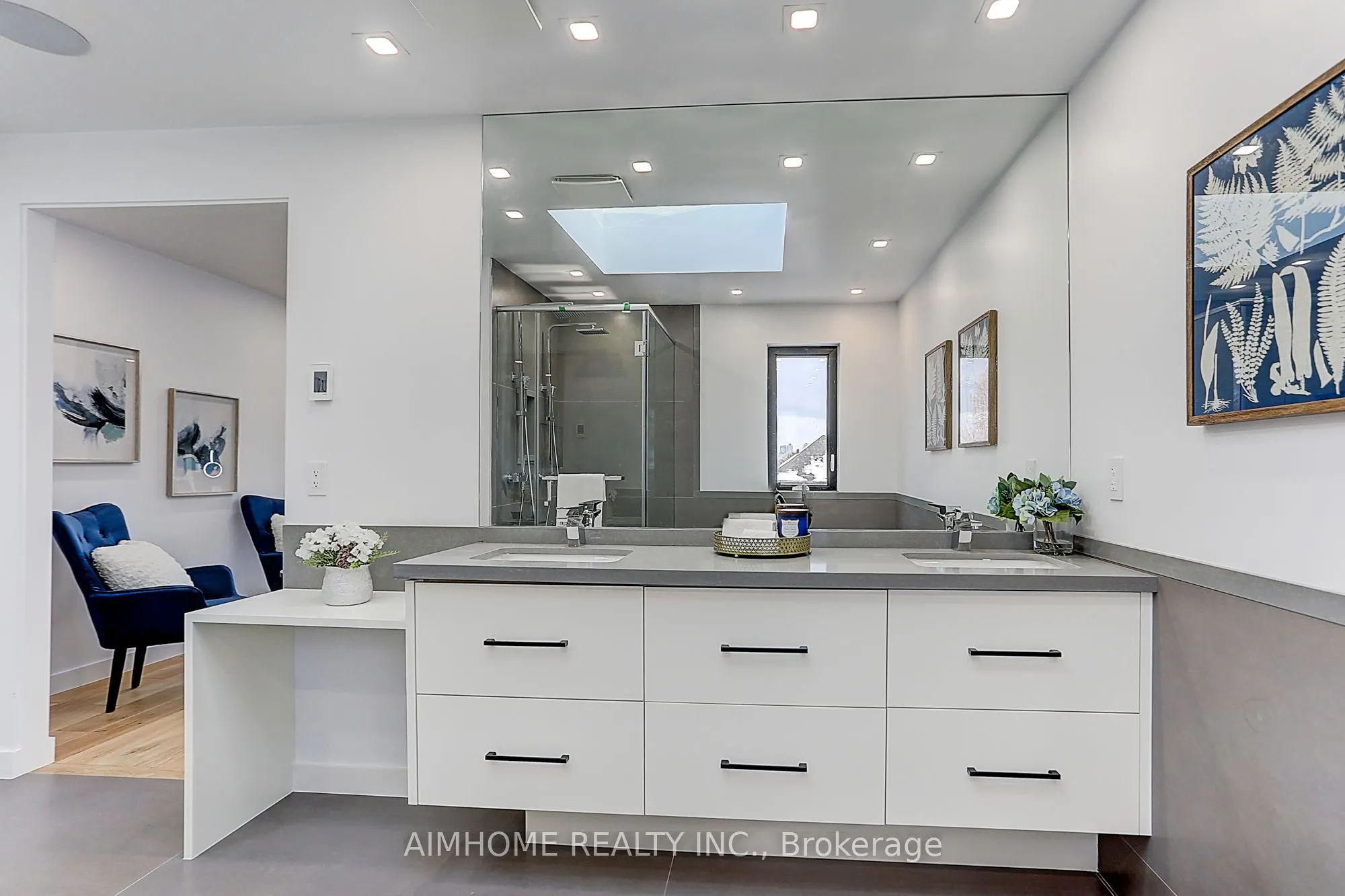 15 Holborne Avenue