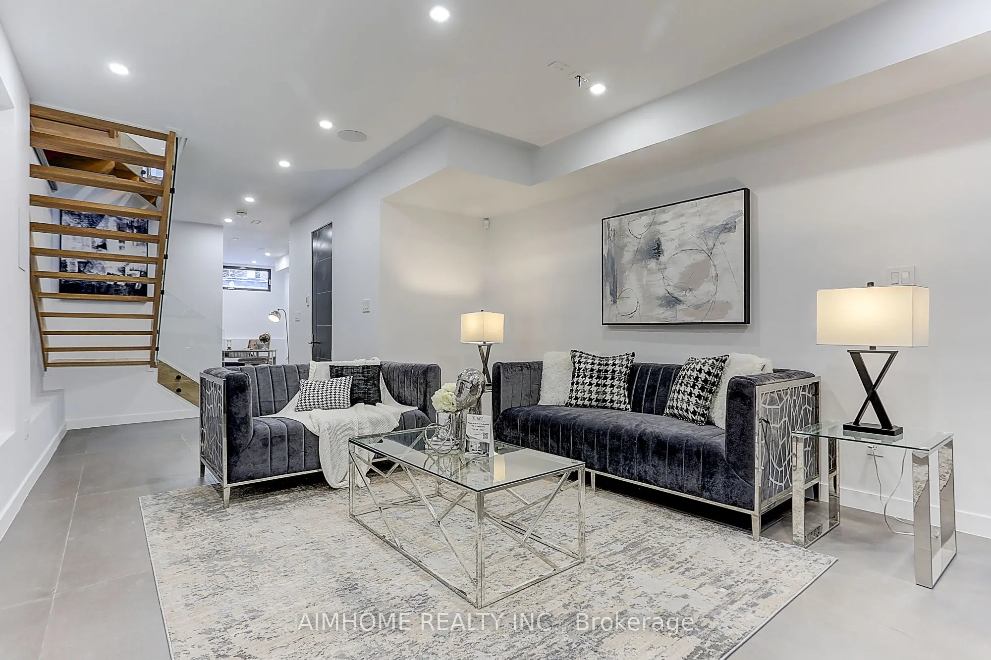 15 Holborne Avenue