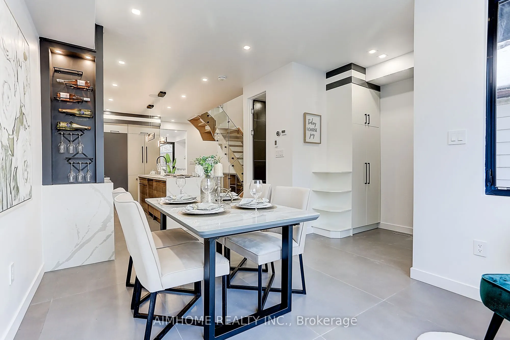 15 Holborne Avenue