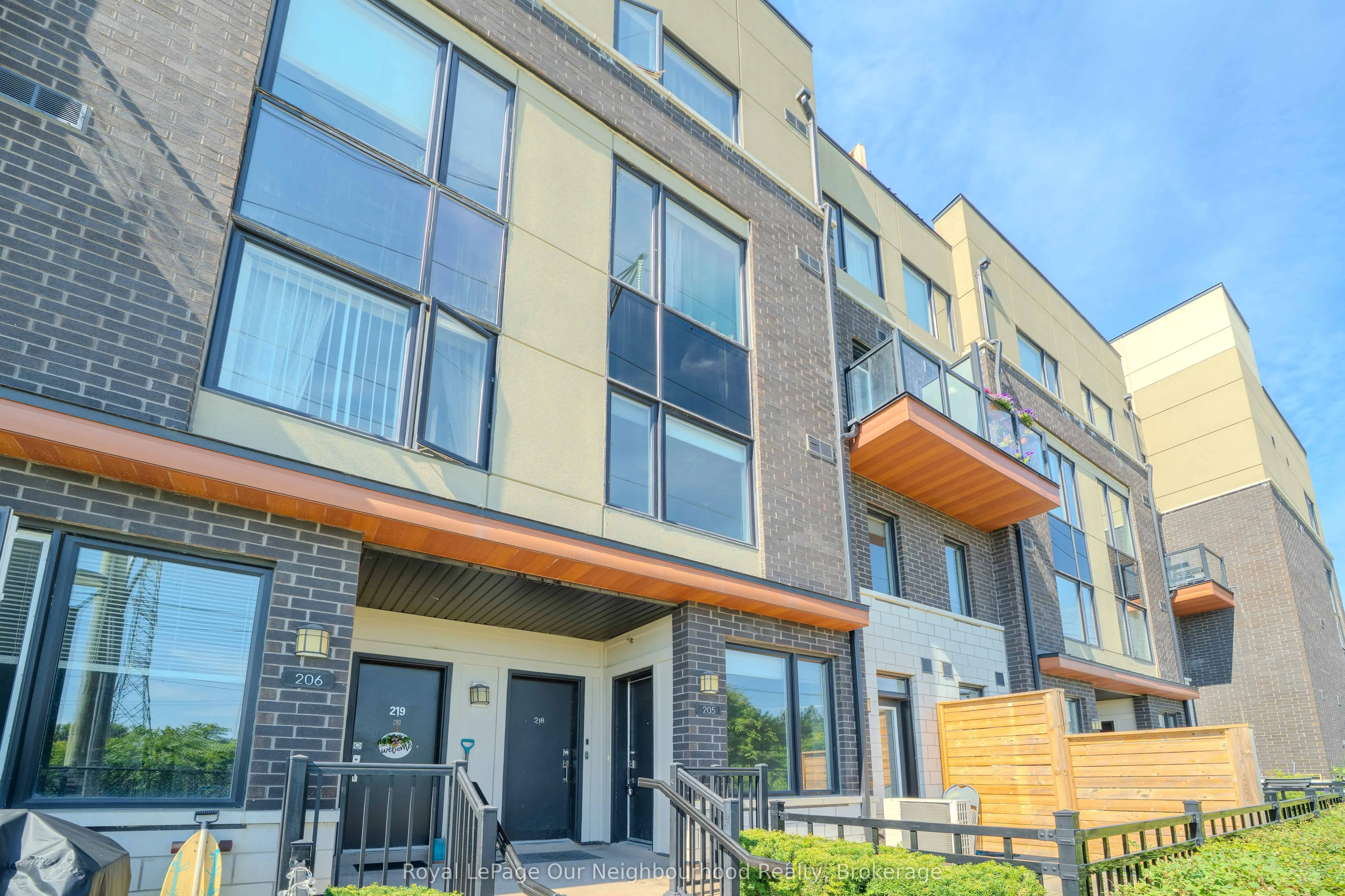 1555 Kingston Road, #205