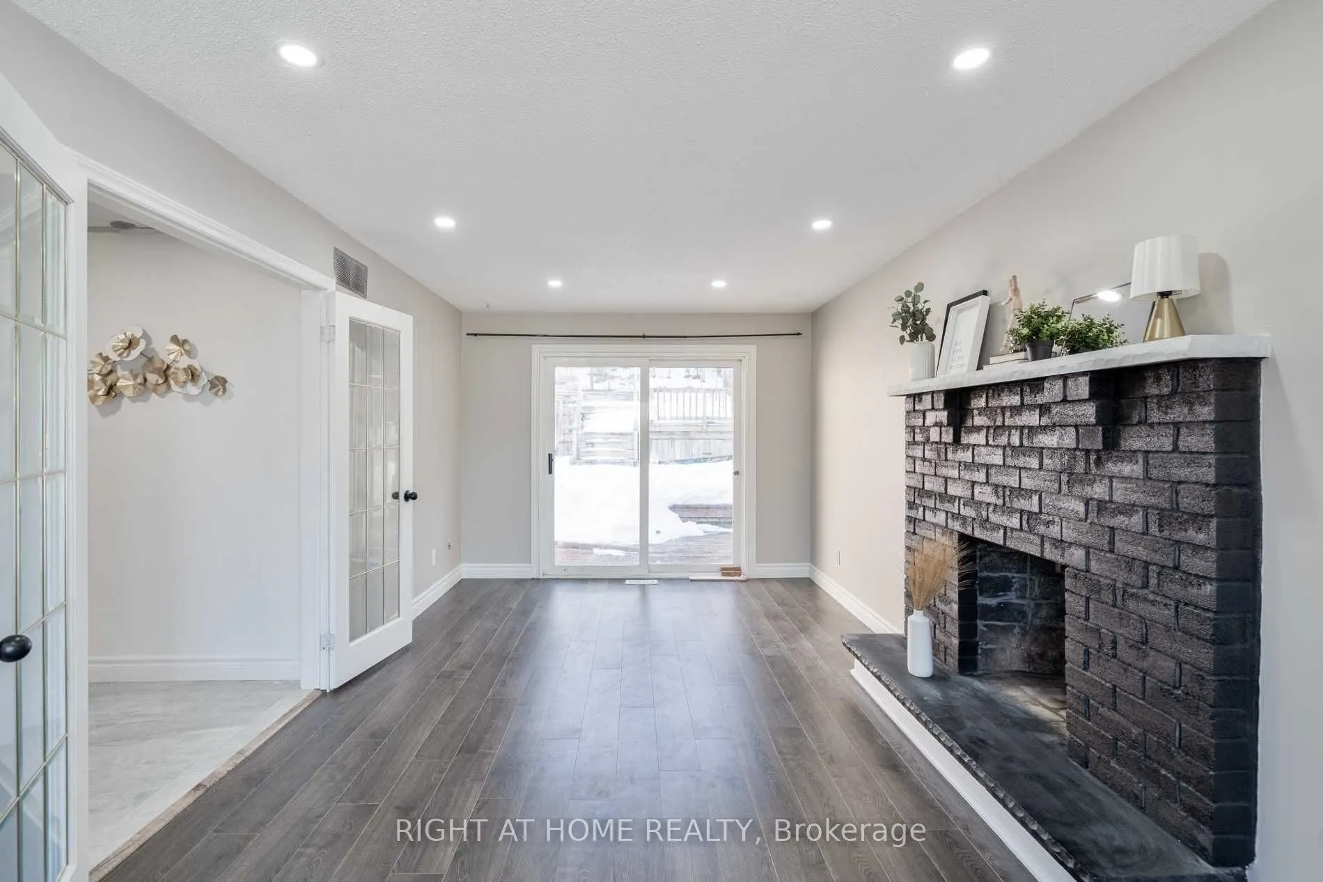 727 Down Crescent, #Upper
