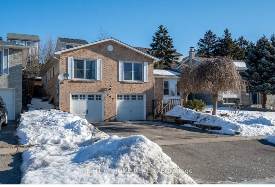 727 Down Crescent, #Upper
