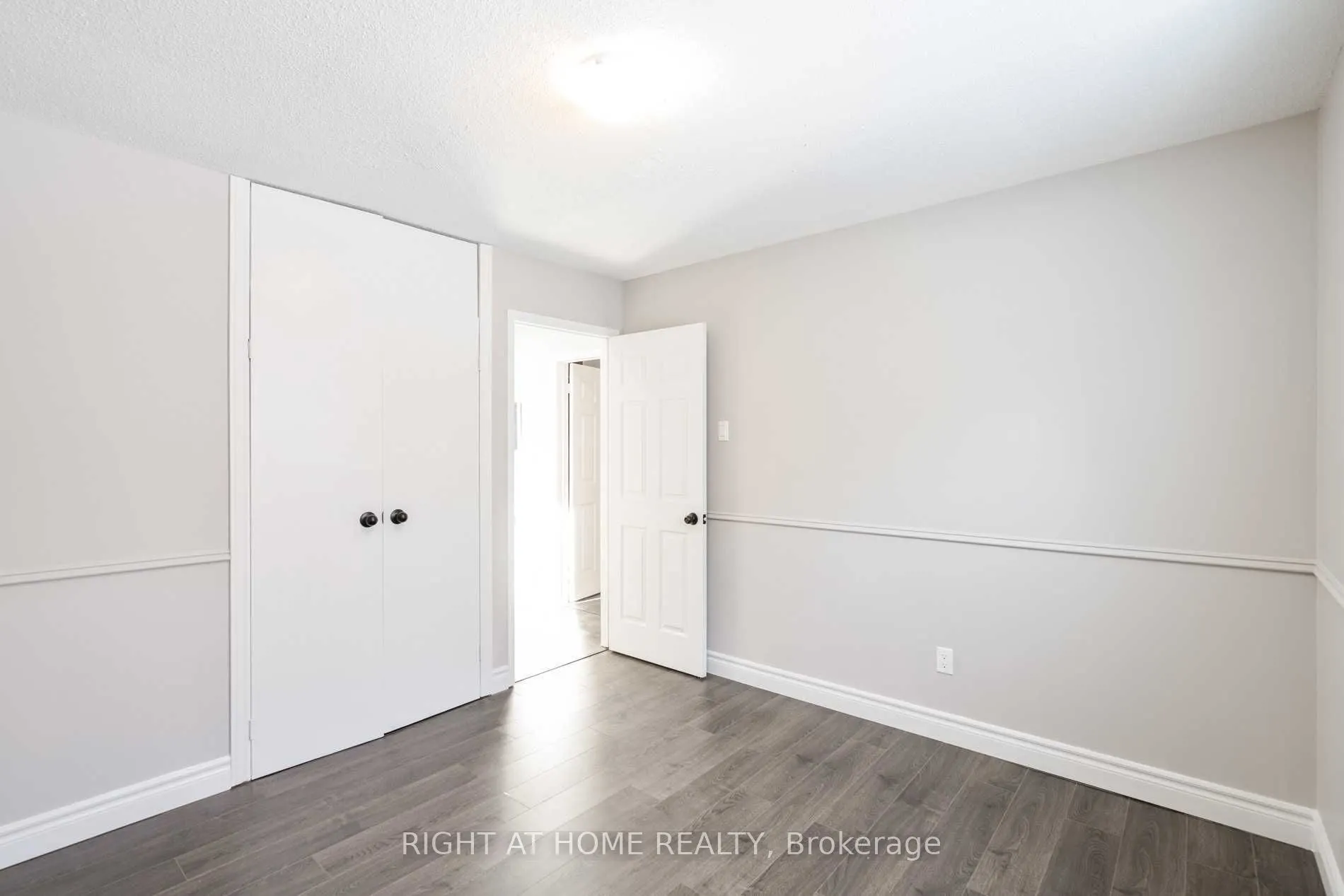 727 Down Crescent, #Upper