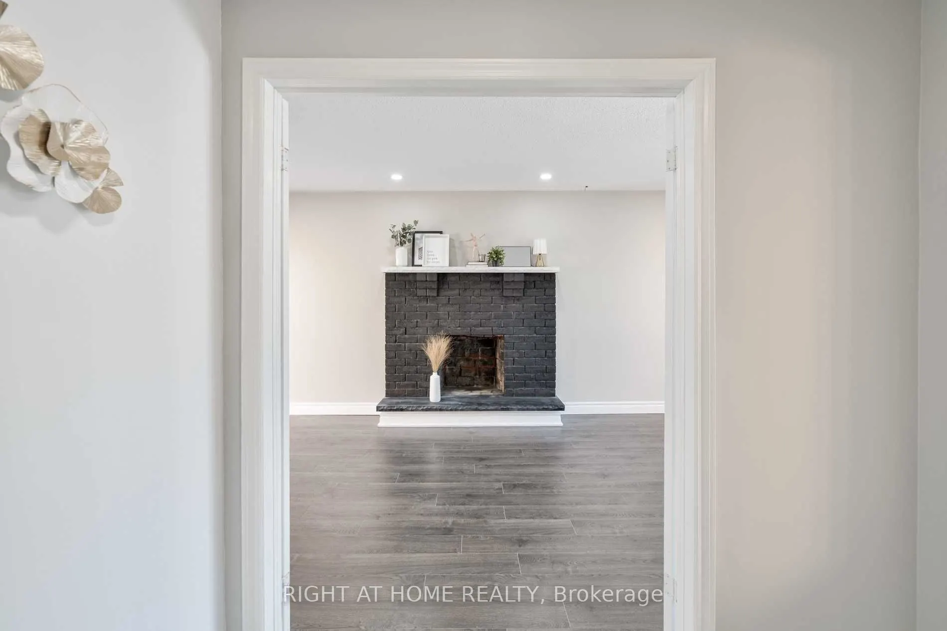 727 Down Crescent, #Upper