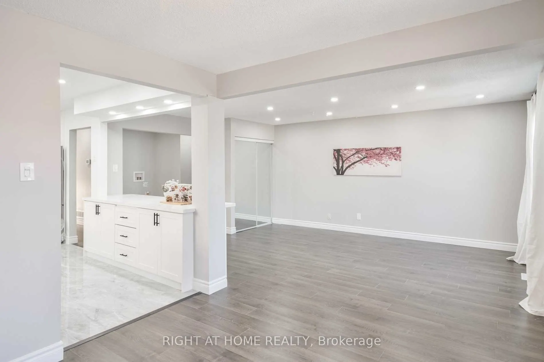727 Down Crescent, #Upper
