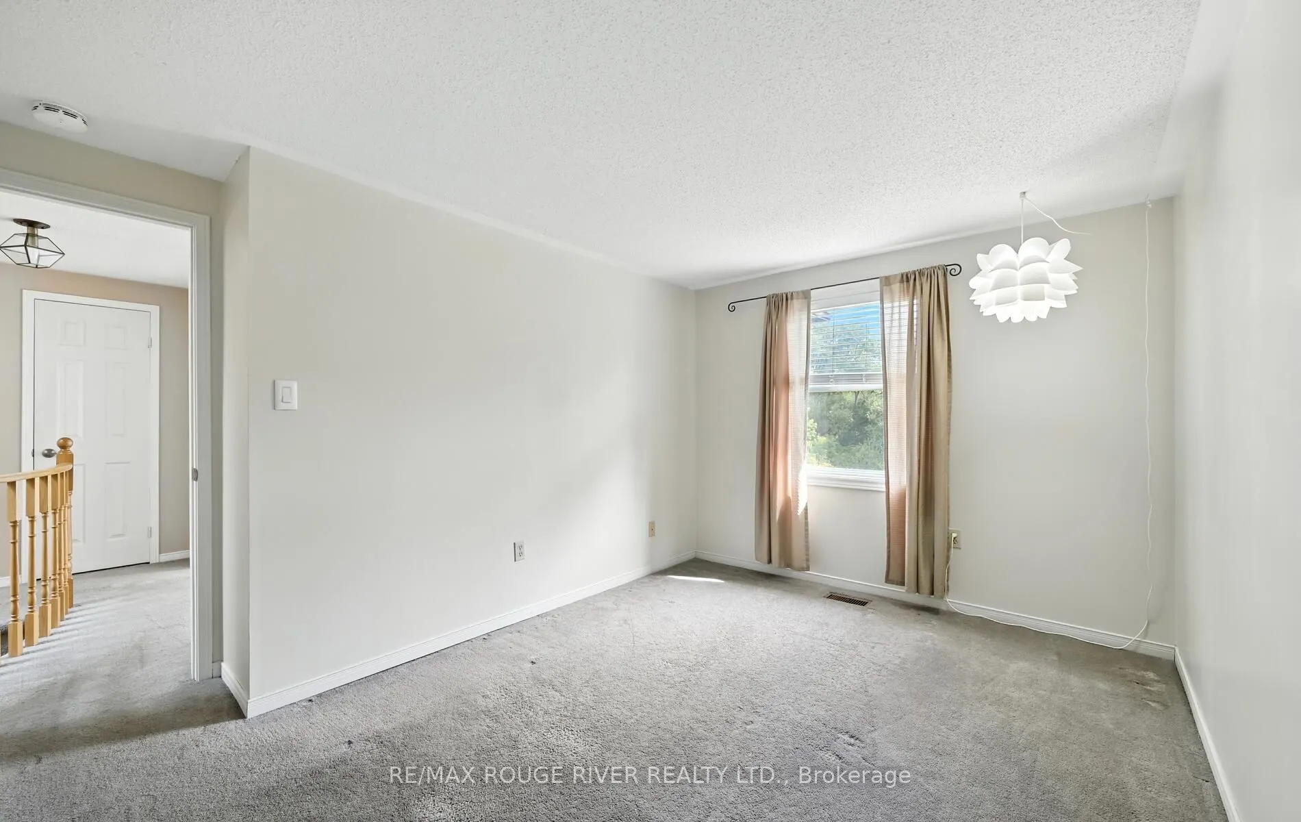 575 Dunrobin Court