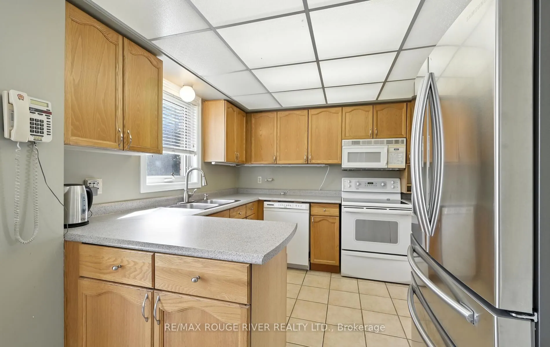 575 Dunrobin Court