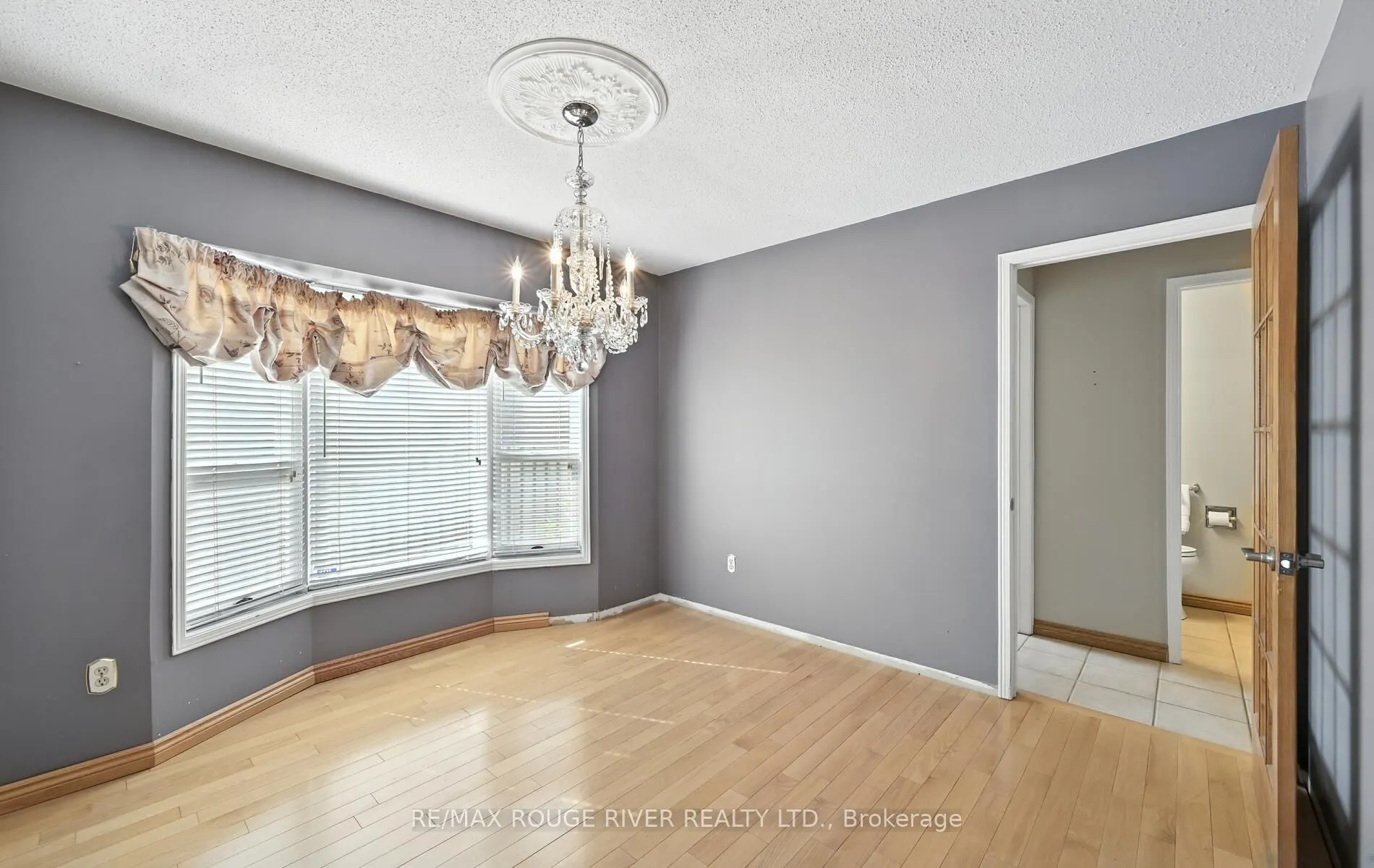 575 Dunrobin Court