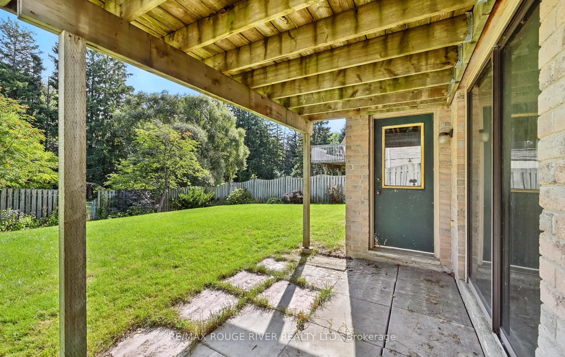 575 Dunrobin Court