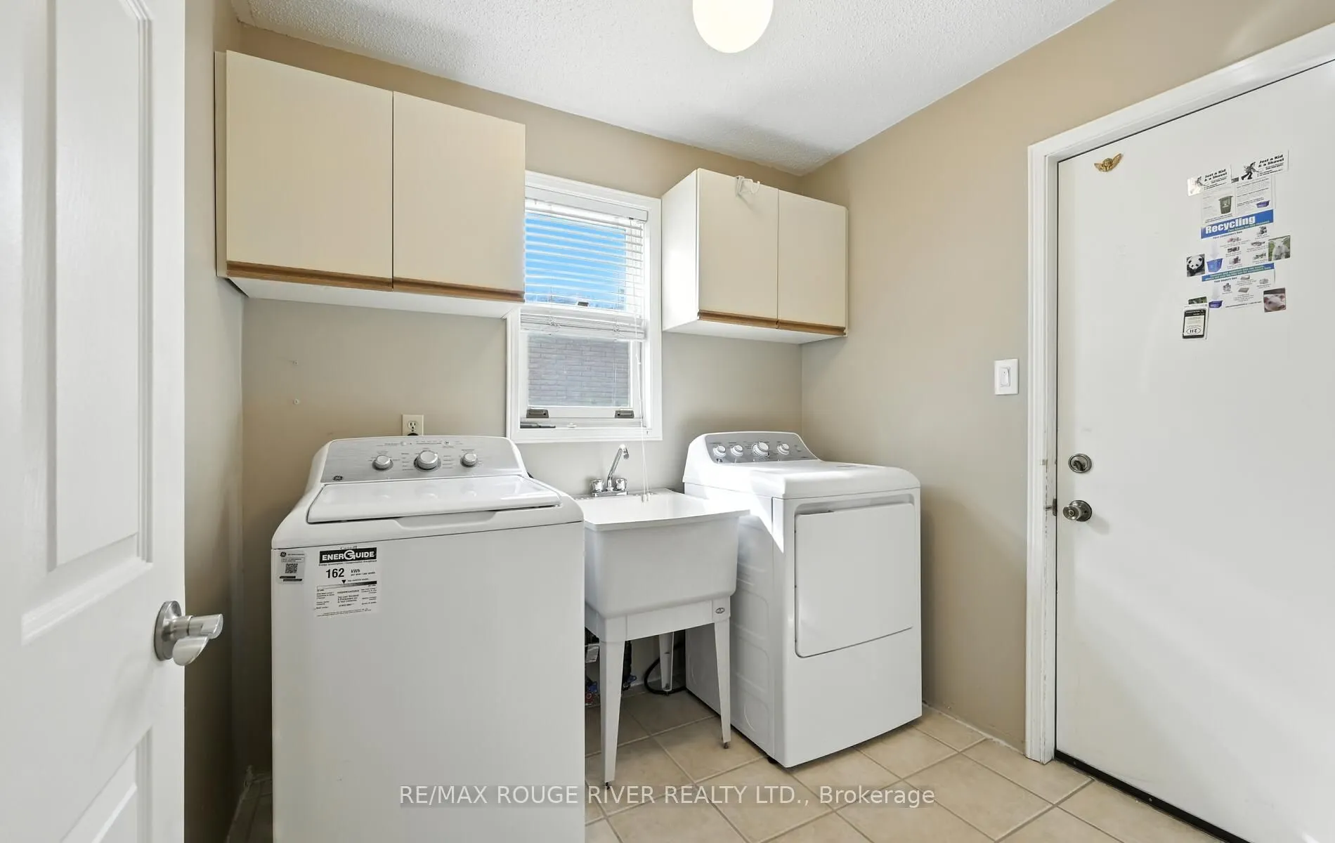 575 Dunrobin Court