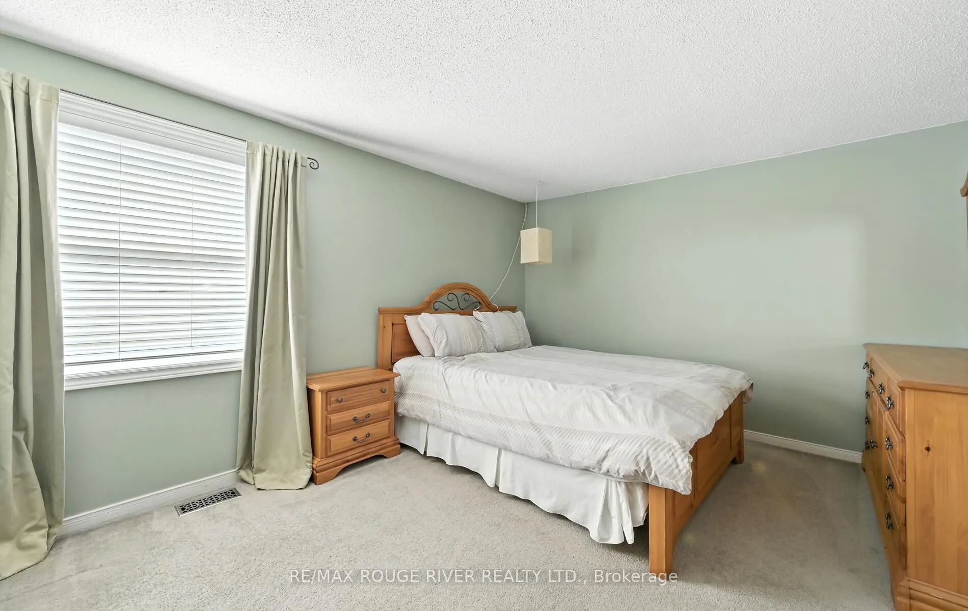 575 Dunrobin Court