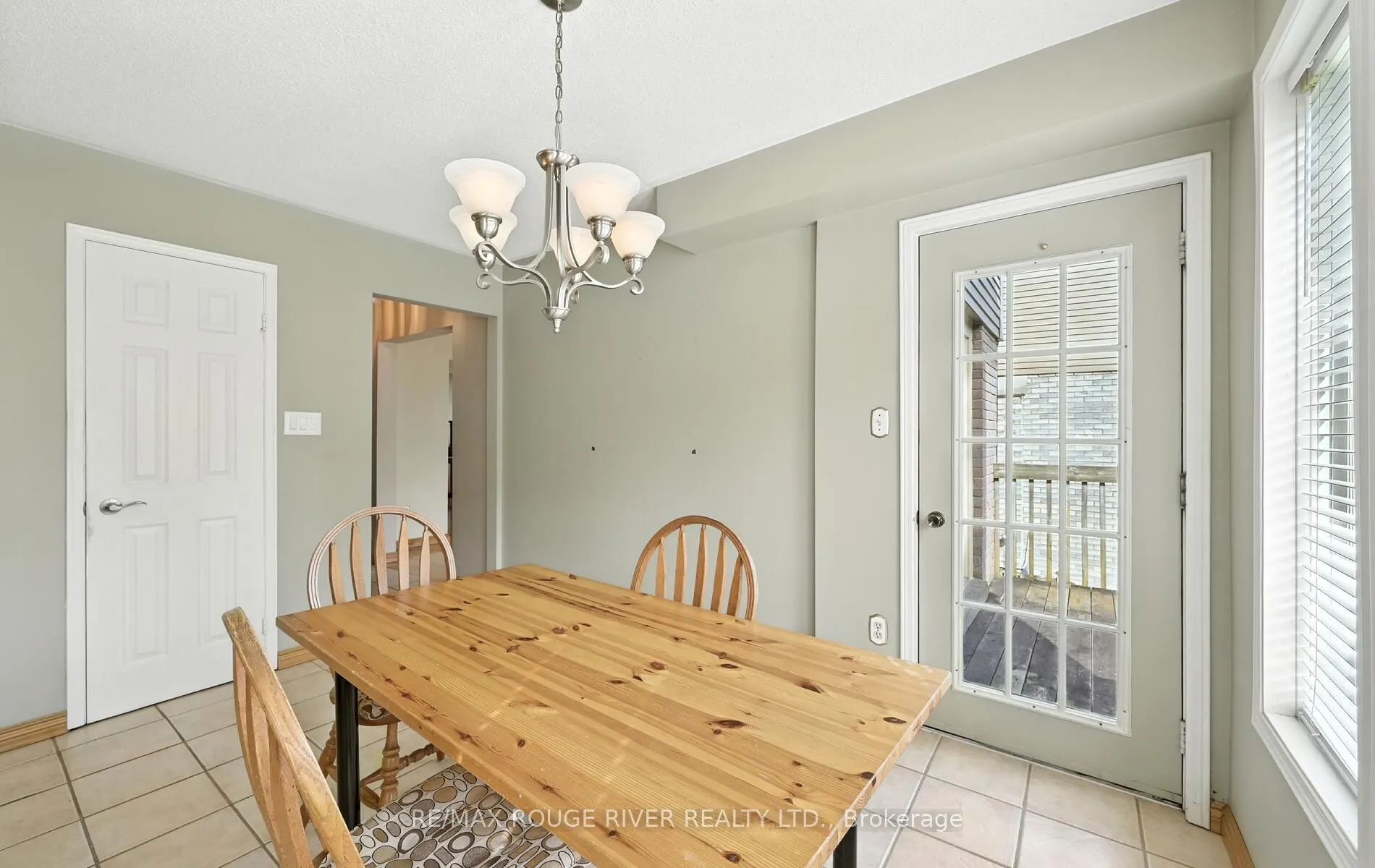 575 Dunrobin Court