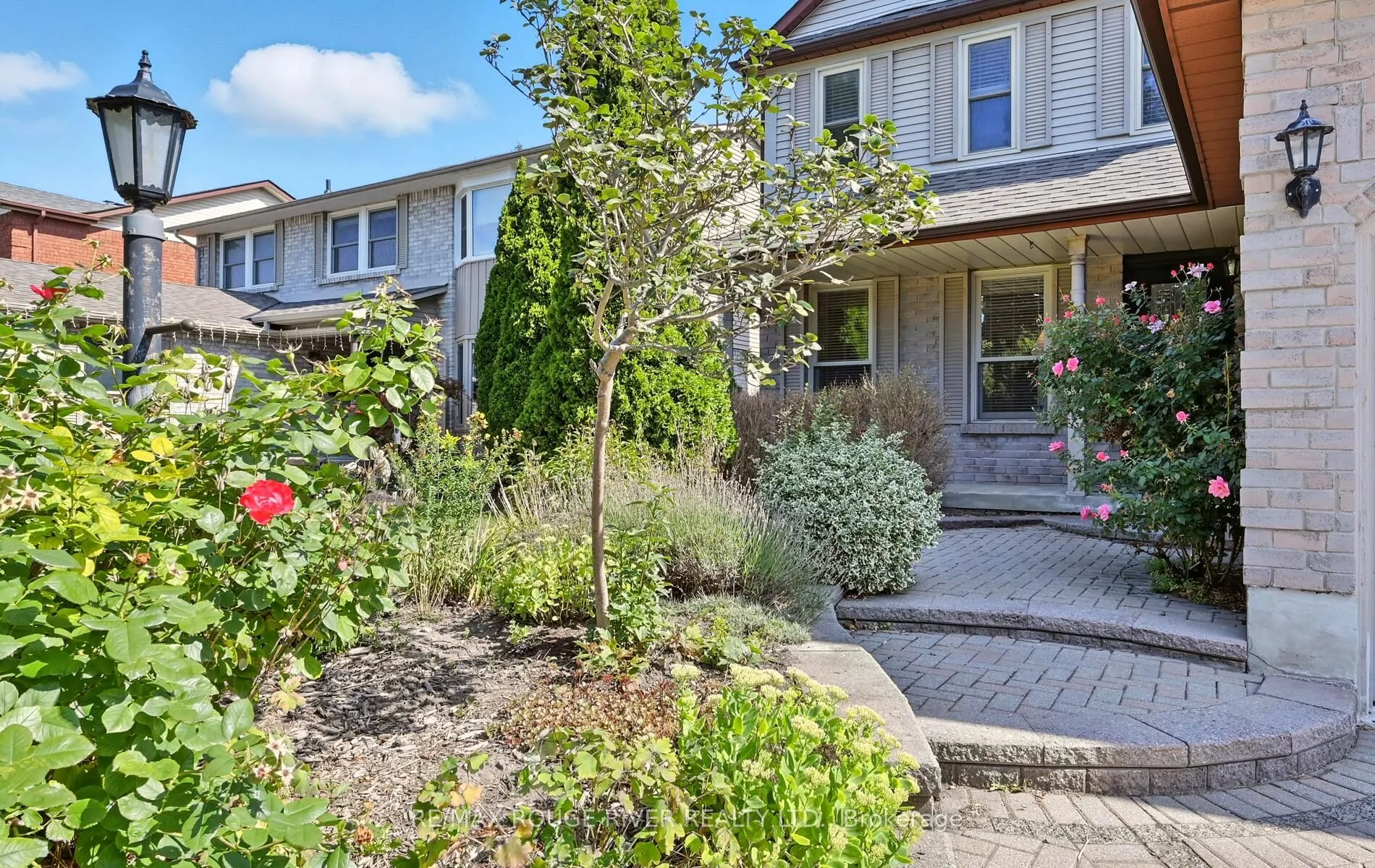 575 Dunrobin Court