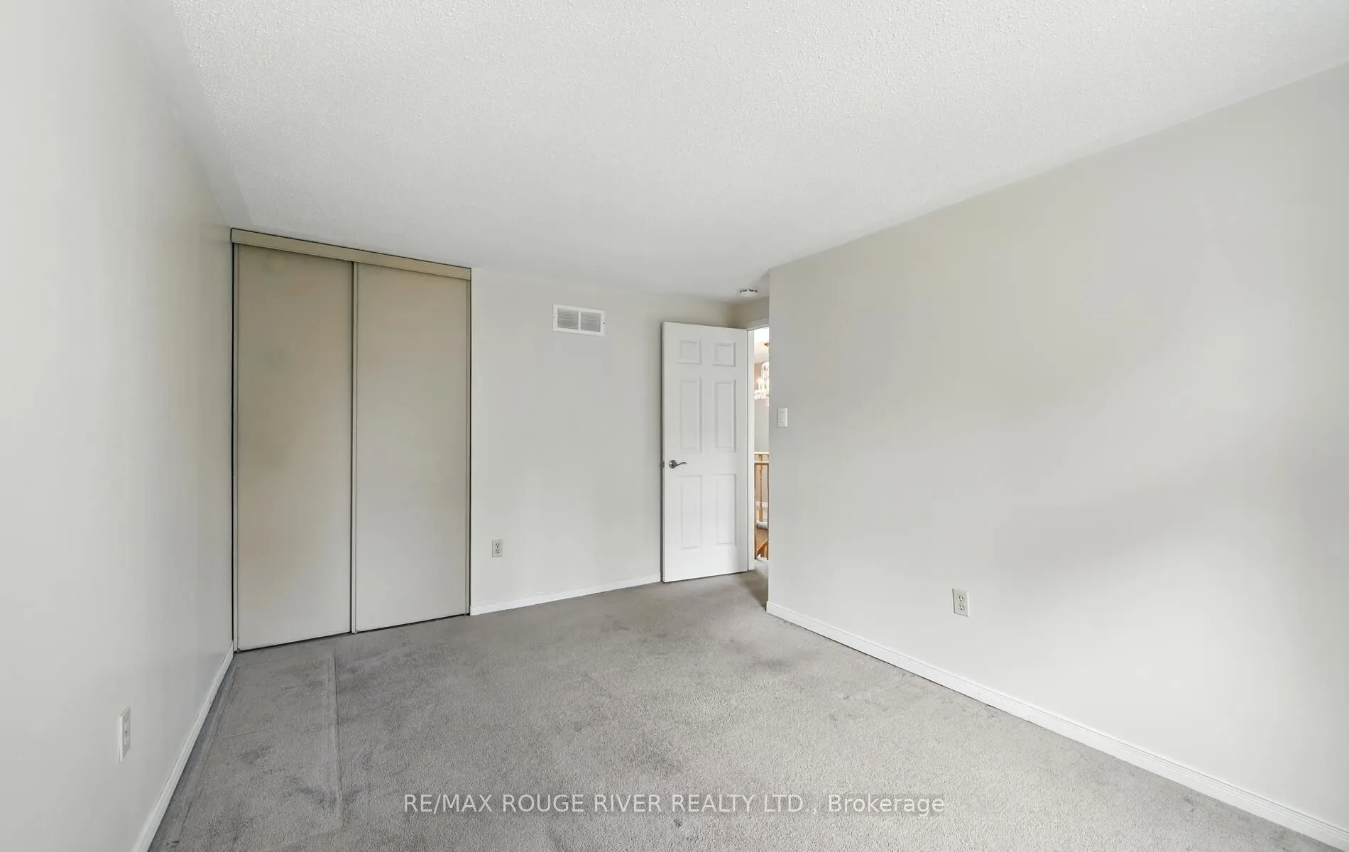 575 Dunrobin Court