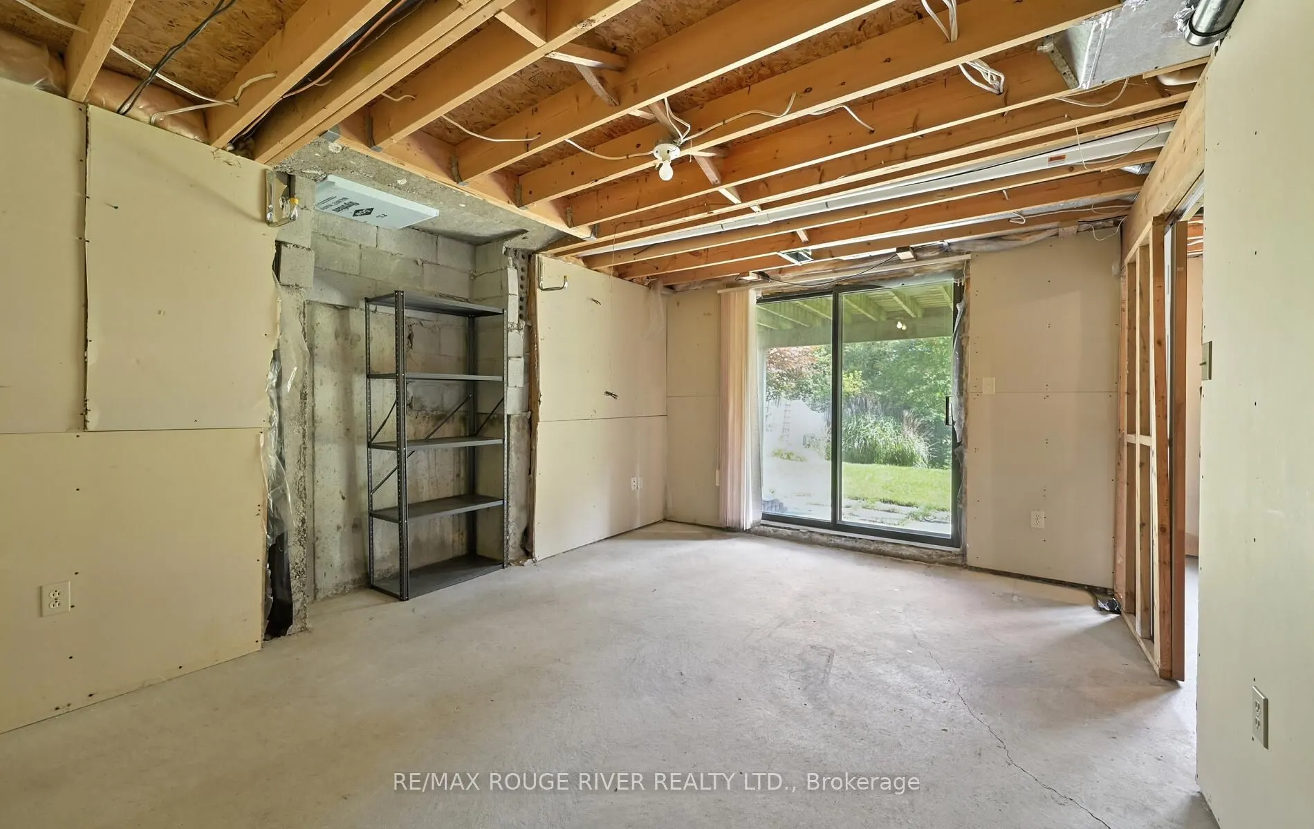 575 Dunrobin Court