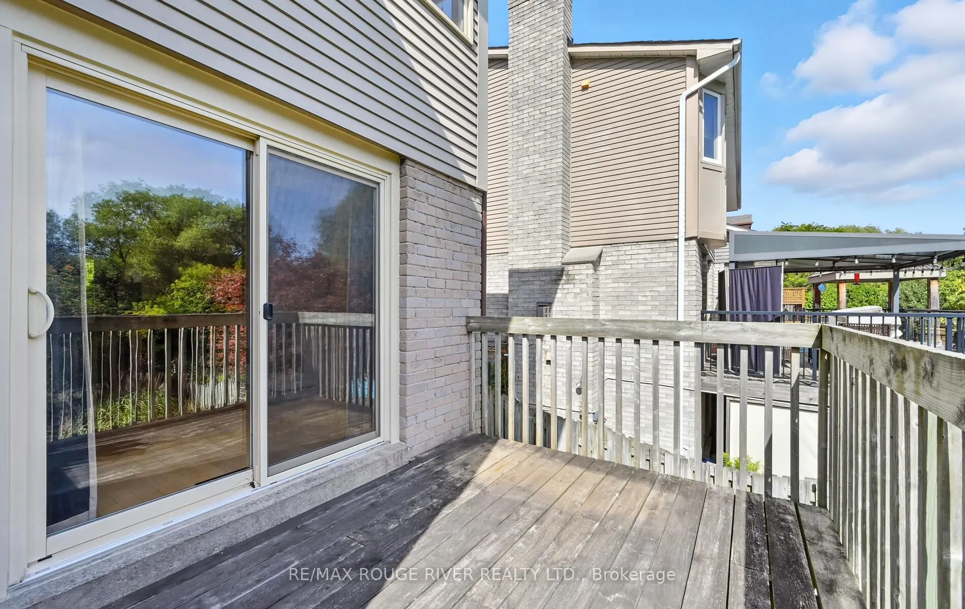 575 Dunrobin Court