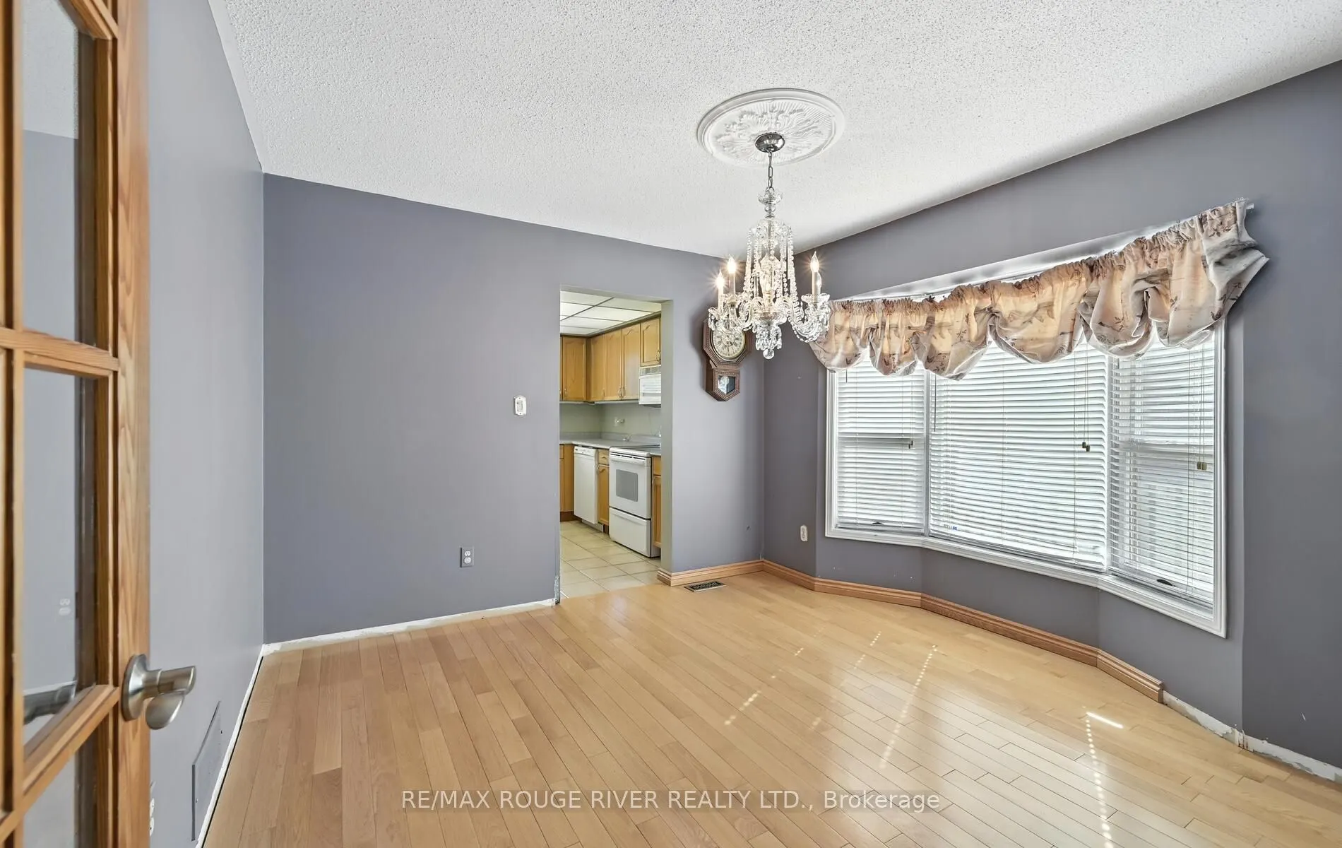 575 Dunrobin Court