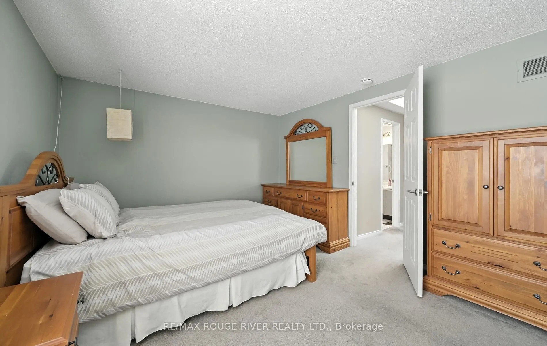 575 Dunrobin Court