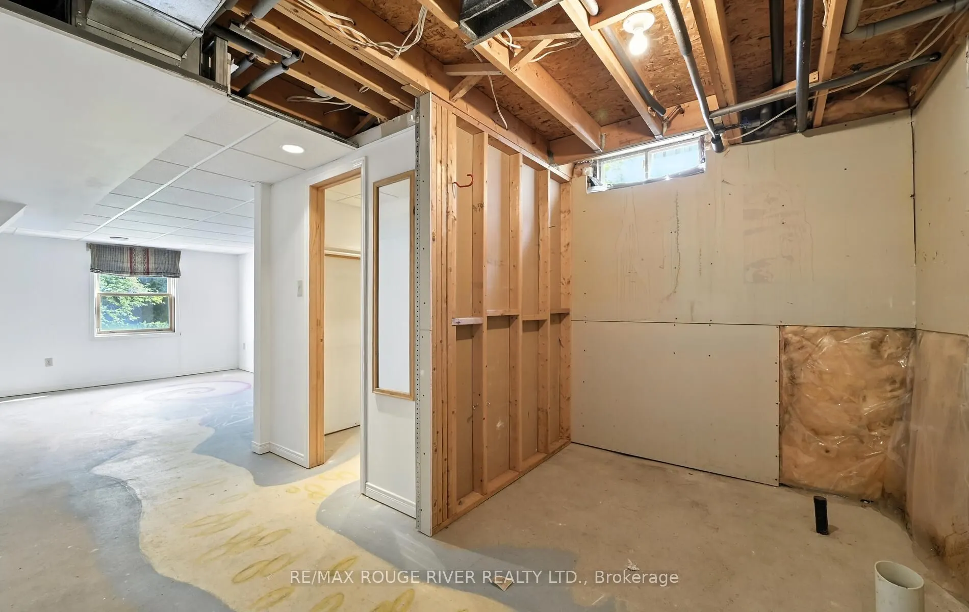 575 Dunrobin Court