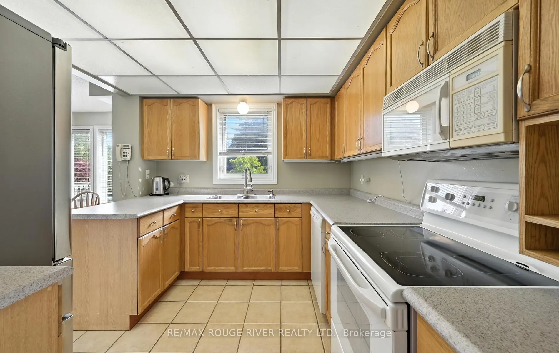 575 Dunrobin Court