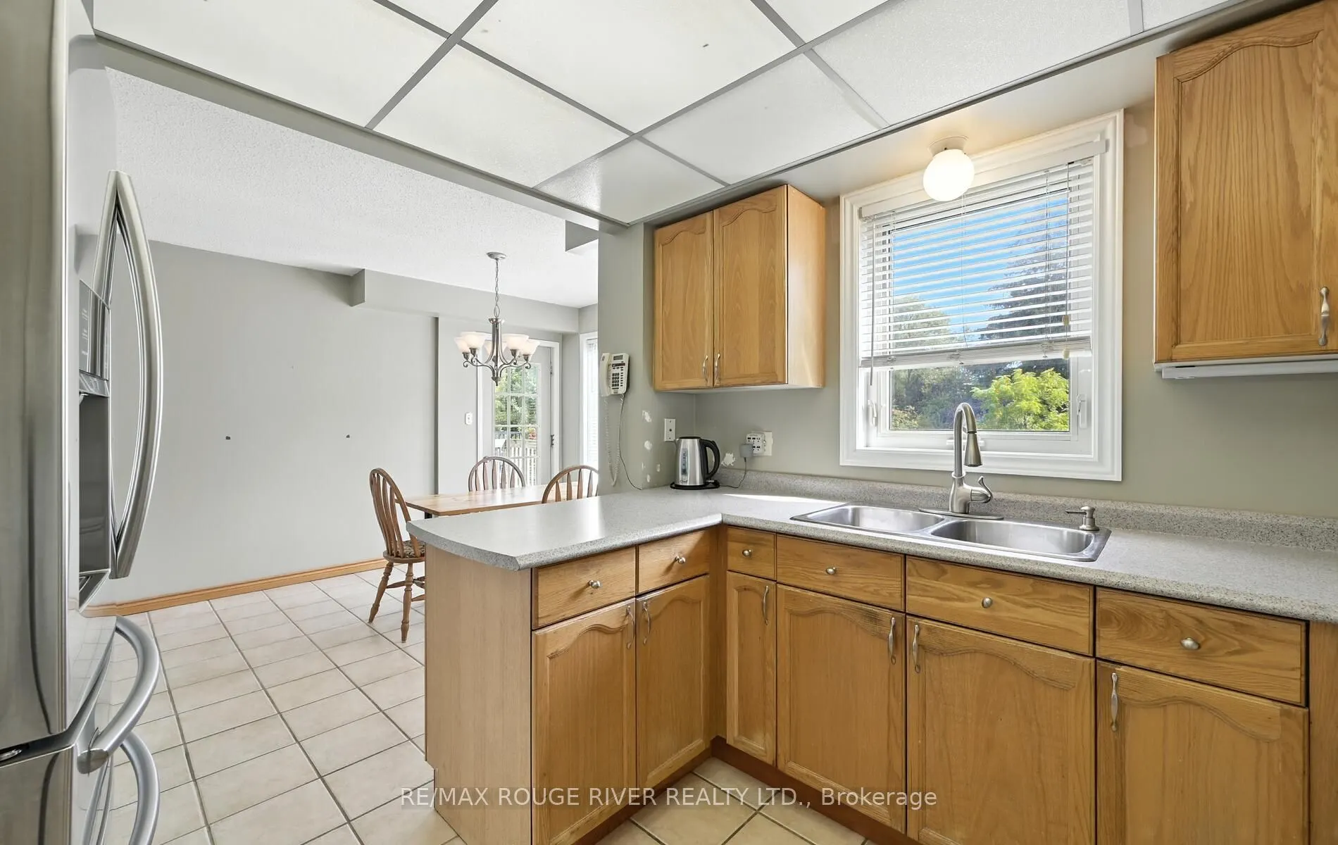575 Dunrobin Court