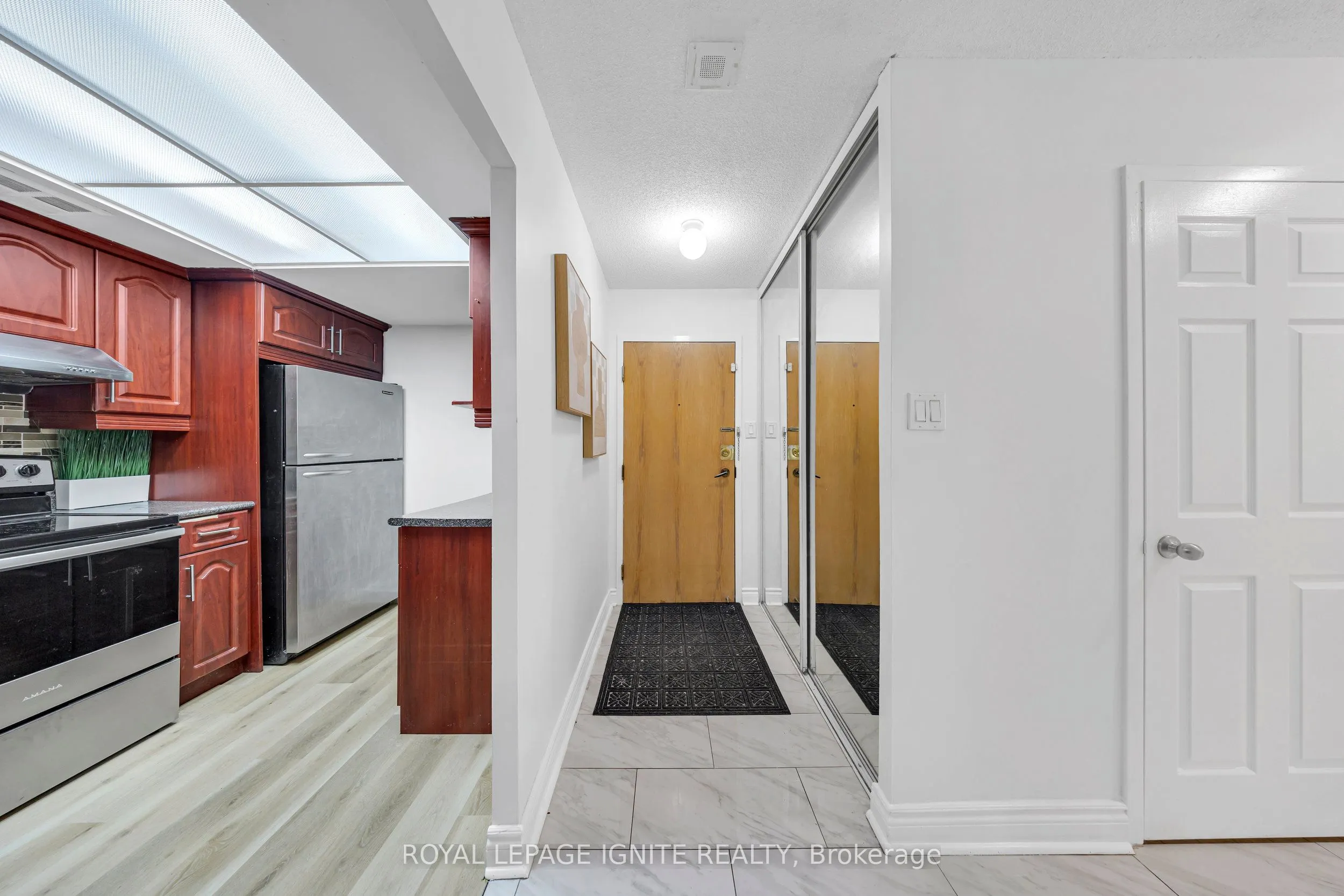 88 Alton Towers Circle, #215