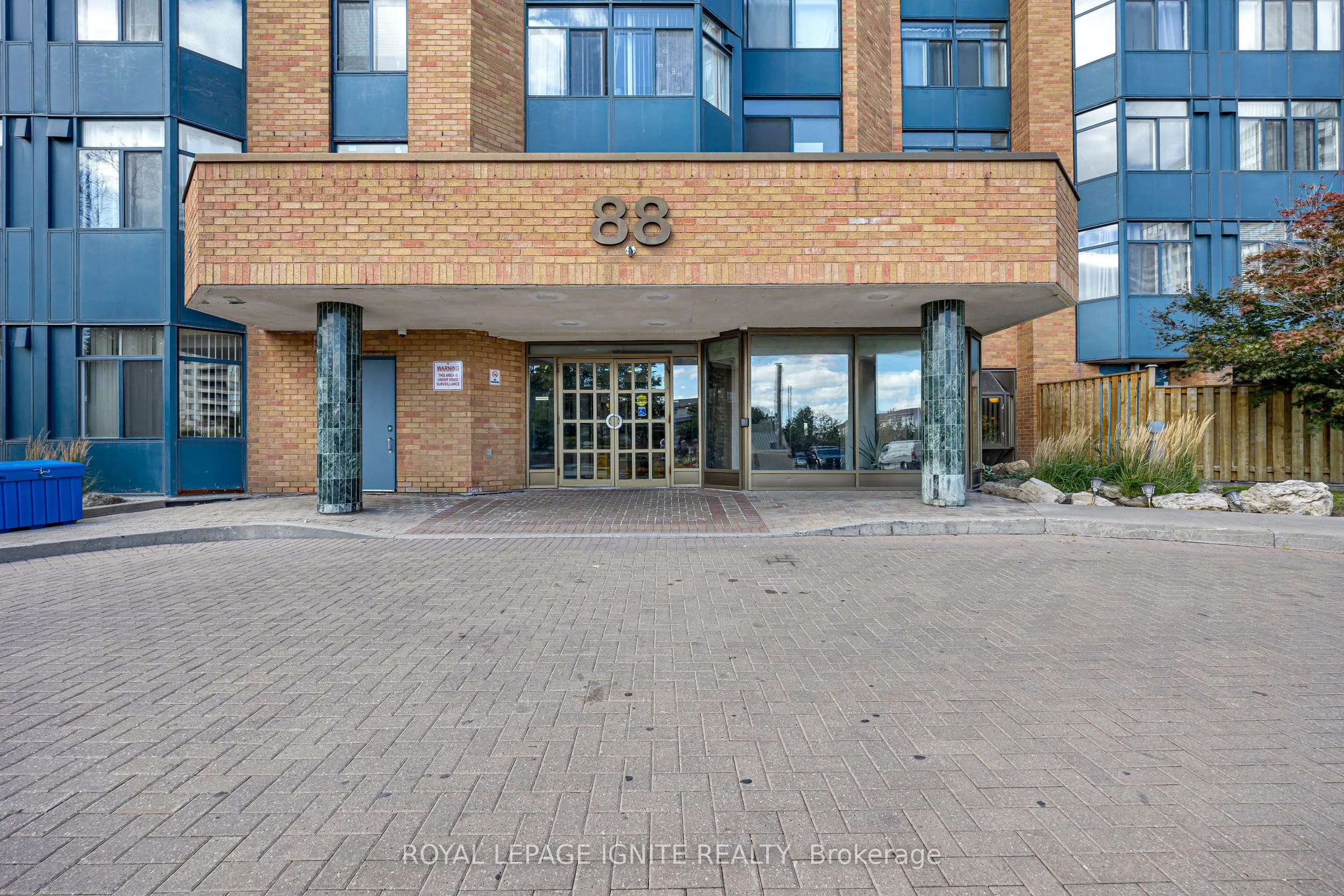 88 Alton Towers Circle, #215