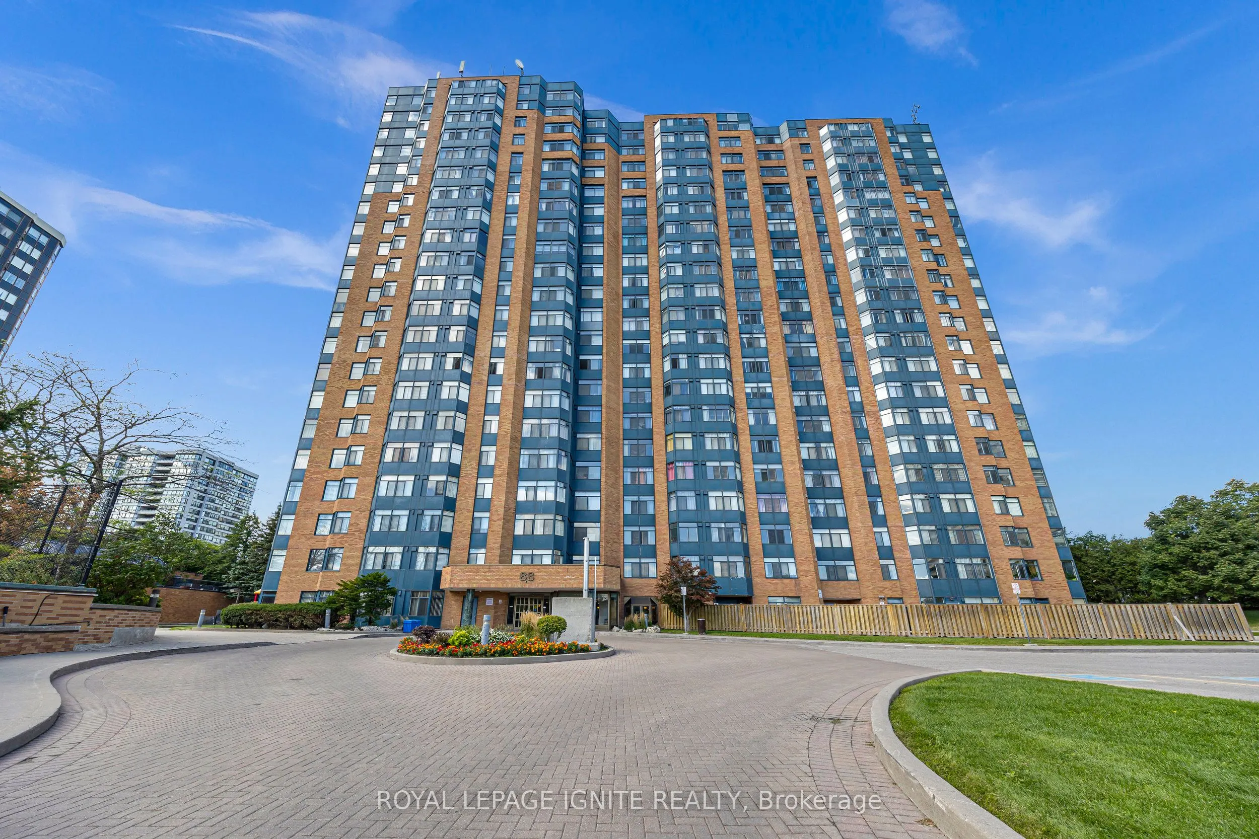 88 Alton Towers Circle, #215