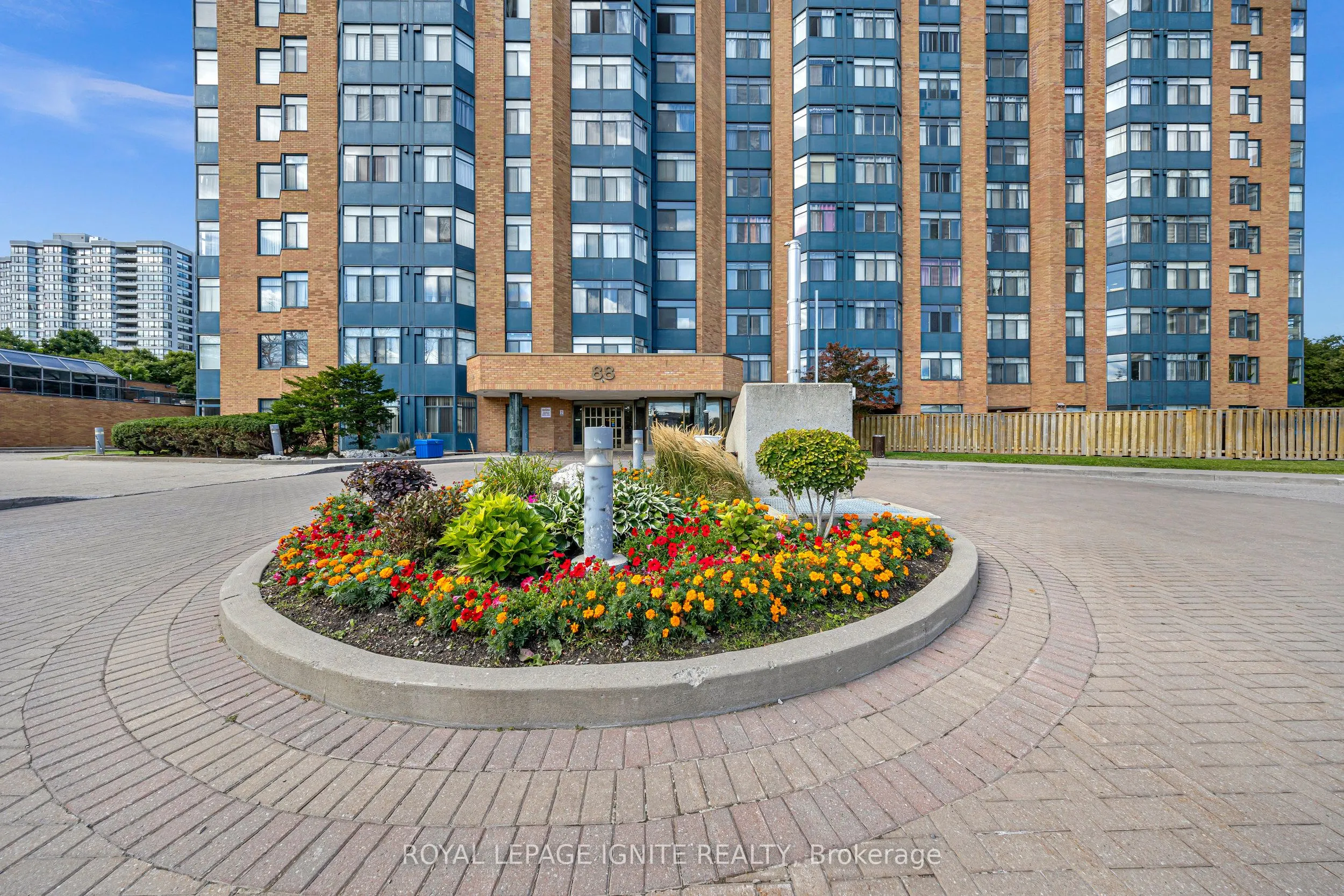88 Alton Towers Circle, #215